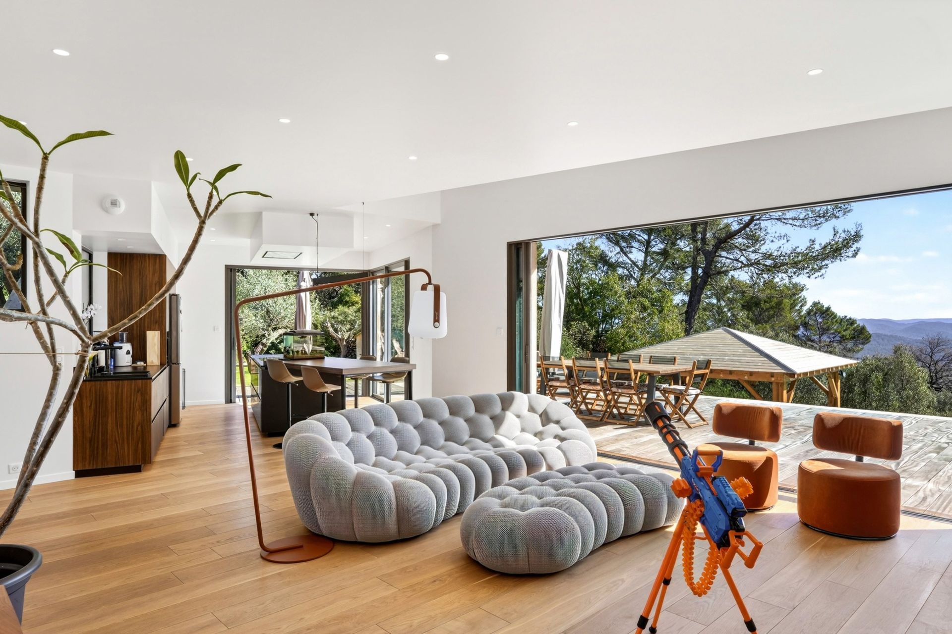 house 5 Rooms for sale on SOLLIES VILLE (83210)