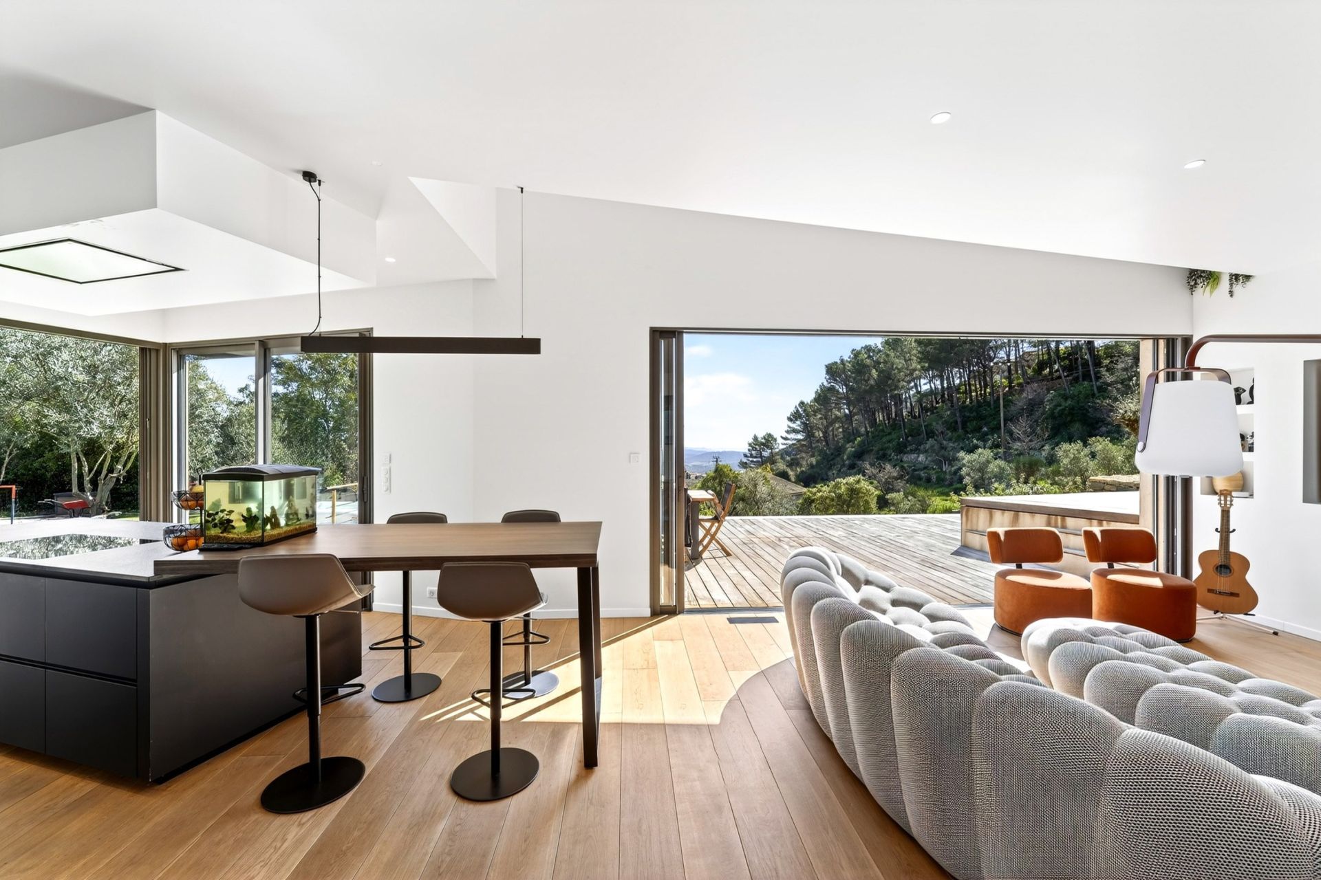 house 5 Rooms for sale on SOLLIES VILLE (83210)