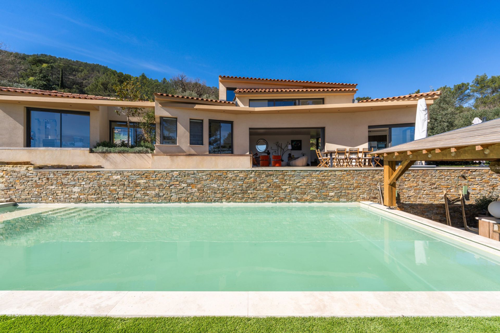 house 5 Rooms for sale on SOLLIES VILLE (83210)