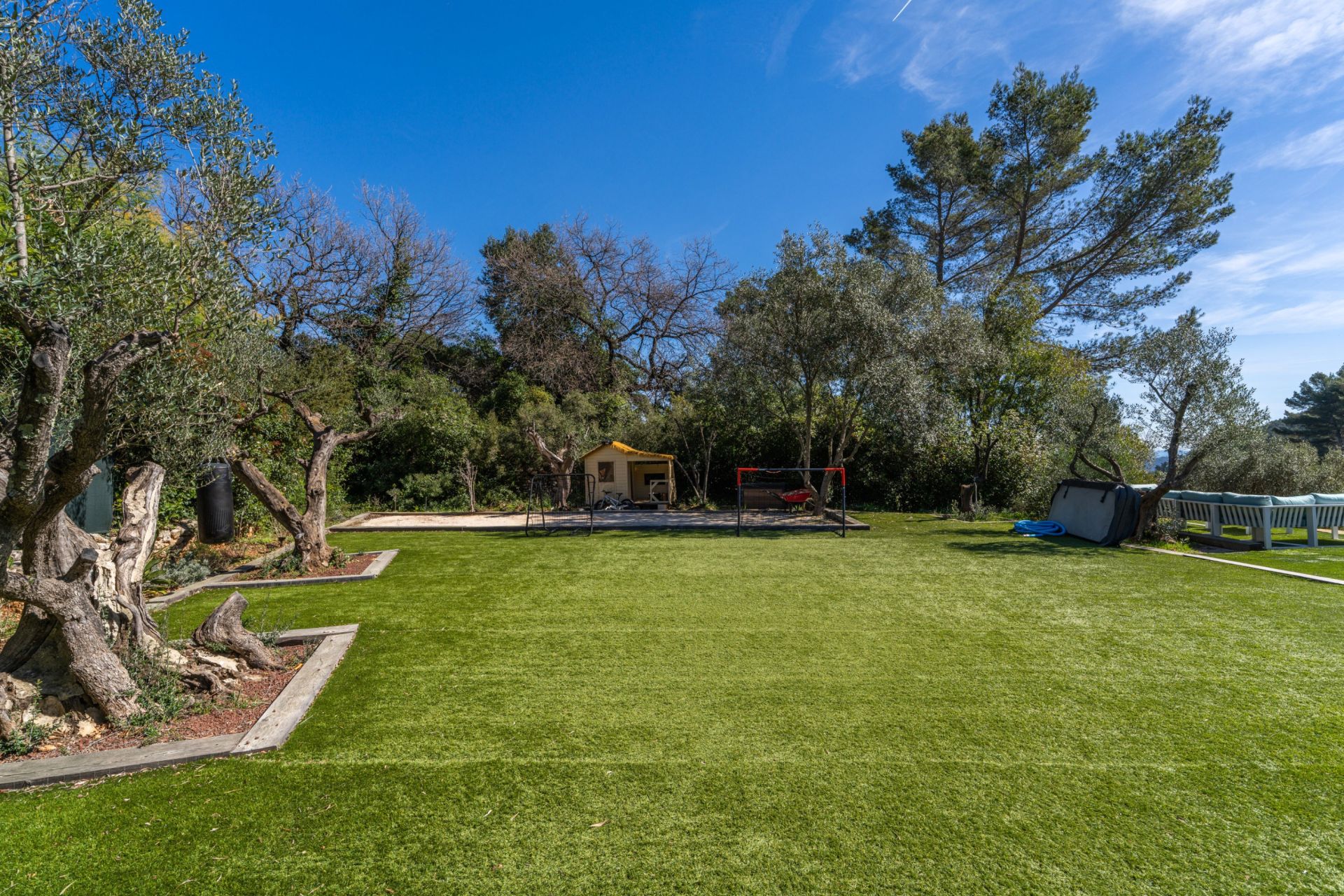 house 5 Rooms for sale on SOLLIES VILLE (83210)