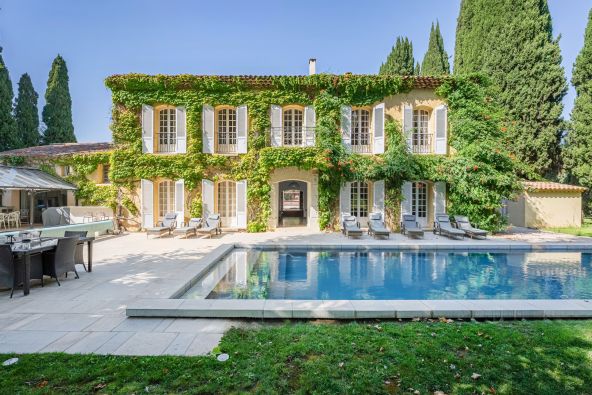 Vente Maison Saint-Cyr-sur-Mer 15&nbsp;Pièces 510&nbsp;m²
