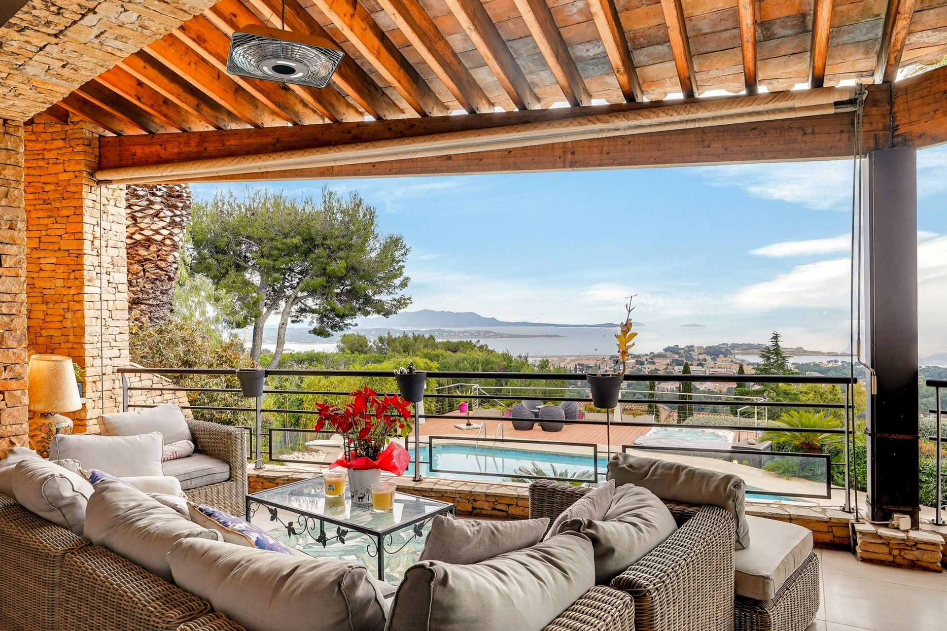 maison 8 Pièces en vente sur BANDOL (83150)