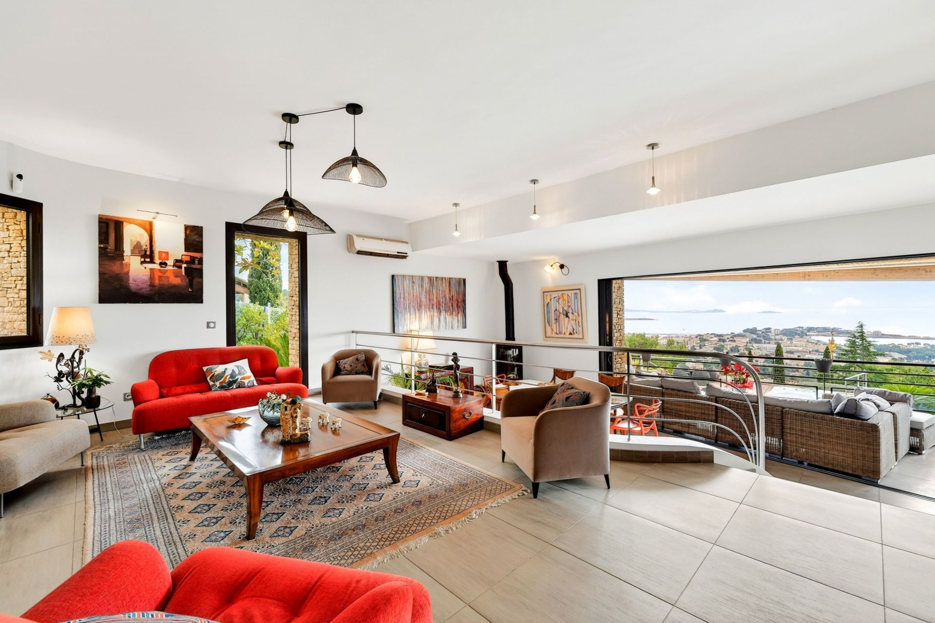 house 8 Rooms for sale on BANDOL (83150)