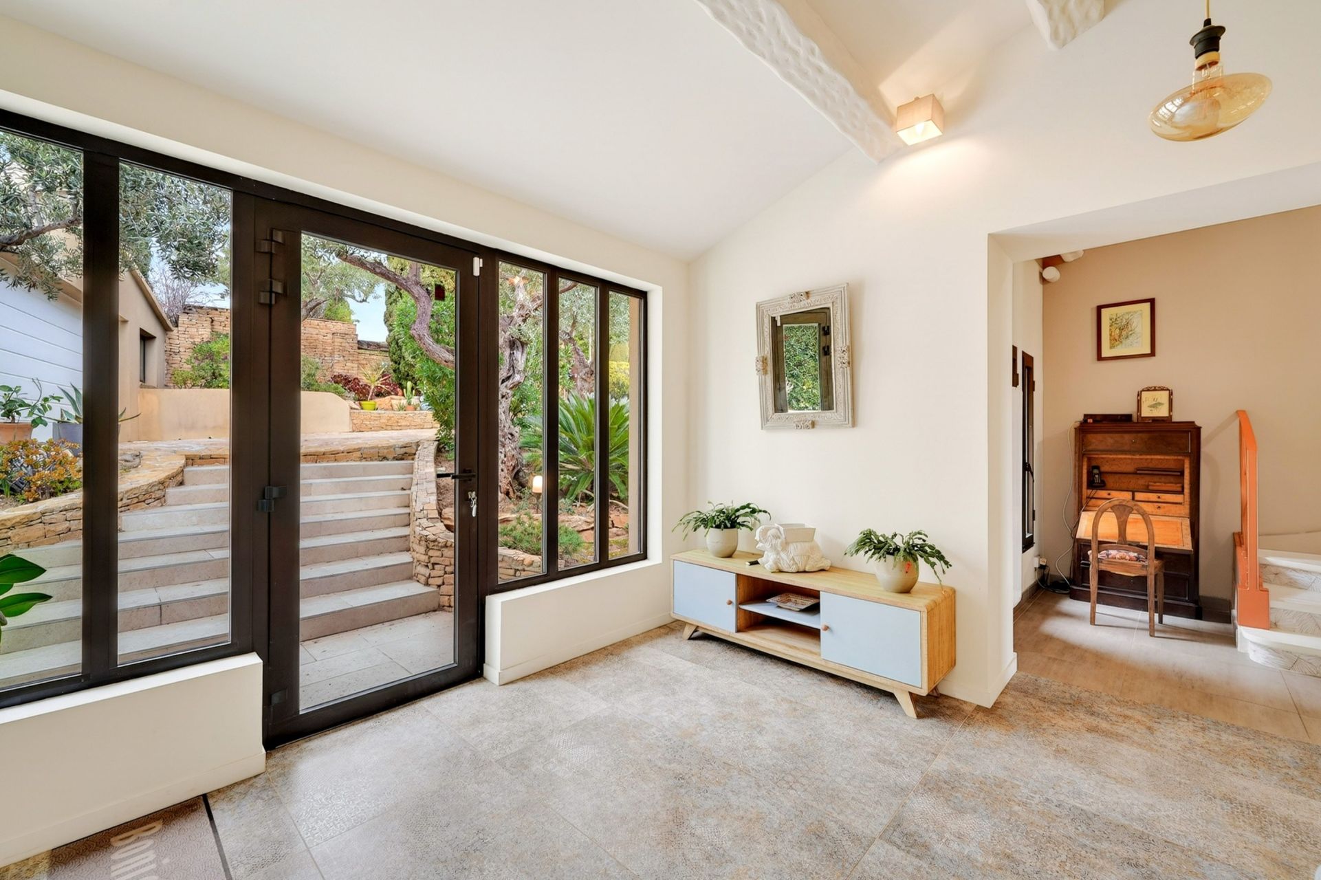 house 8 Rooms for sale on BANDOL (83150)