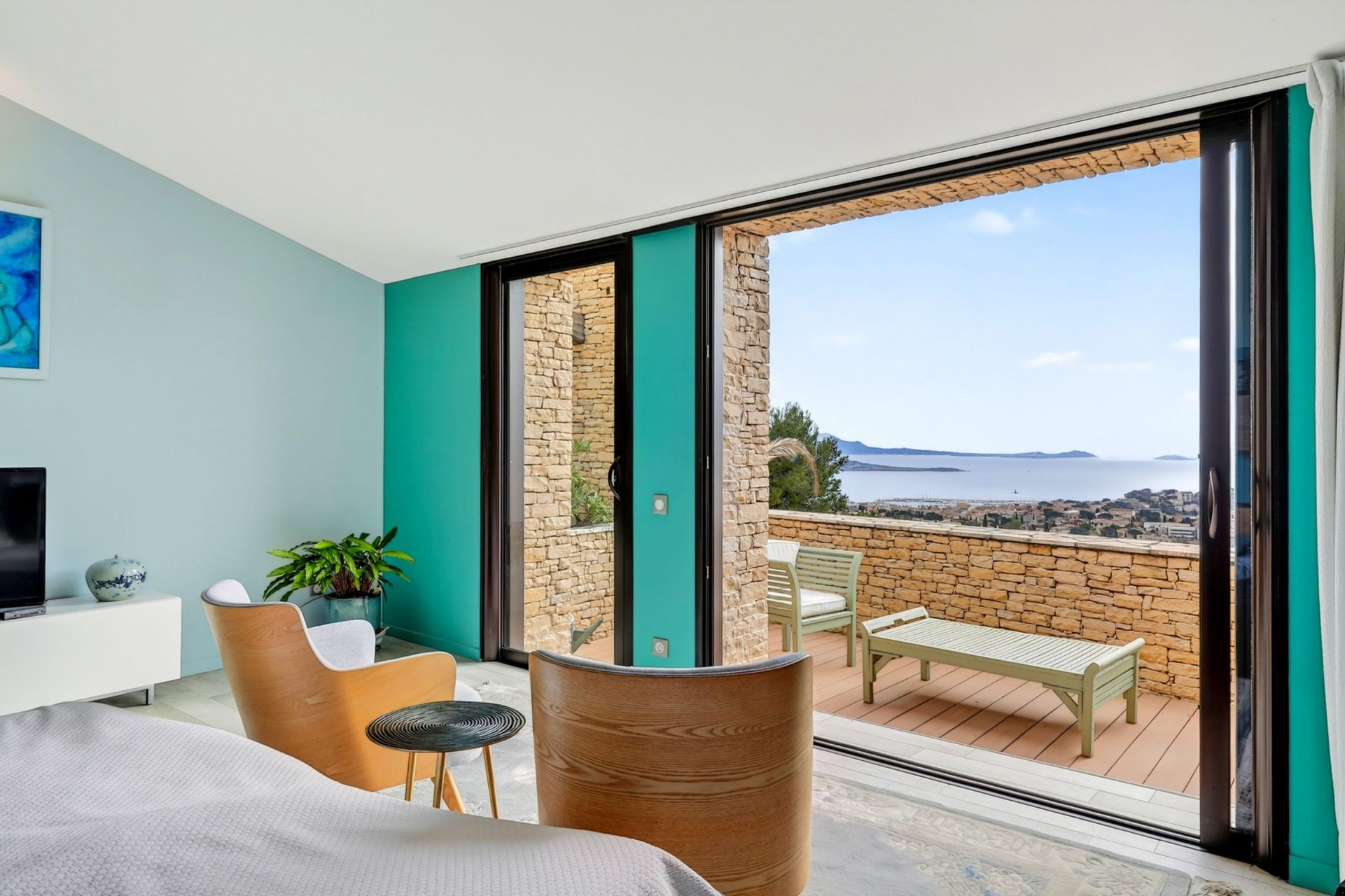 house 8 Rooms for sale on BANDOL (83150)