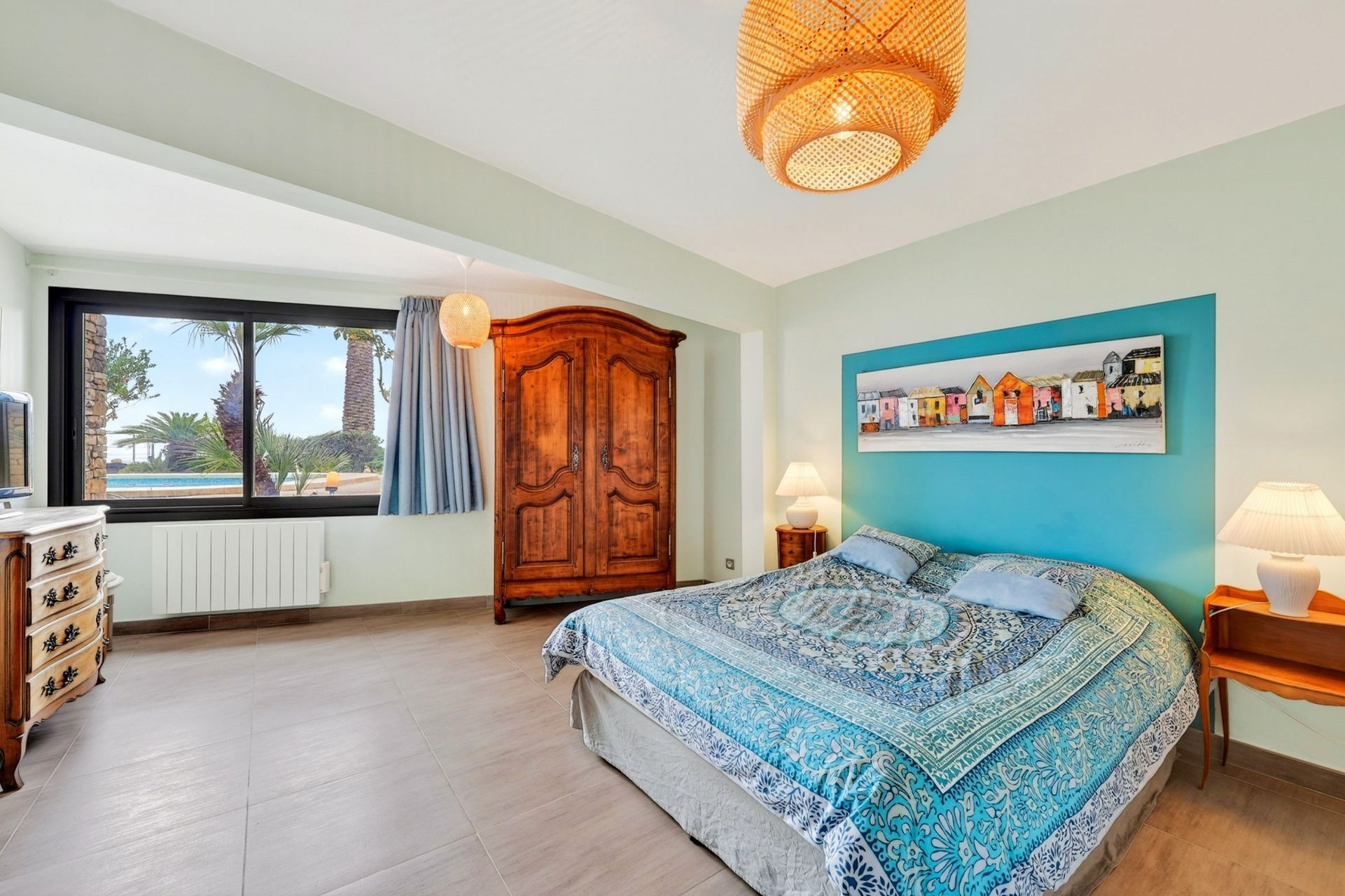 house 8 Rooms for sale on BANDOL (83150)