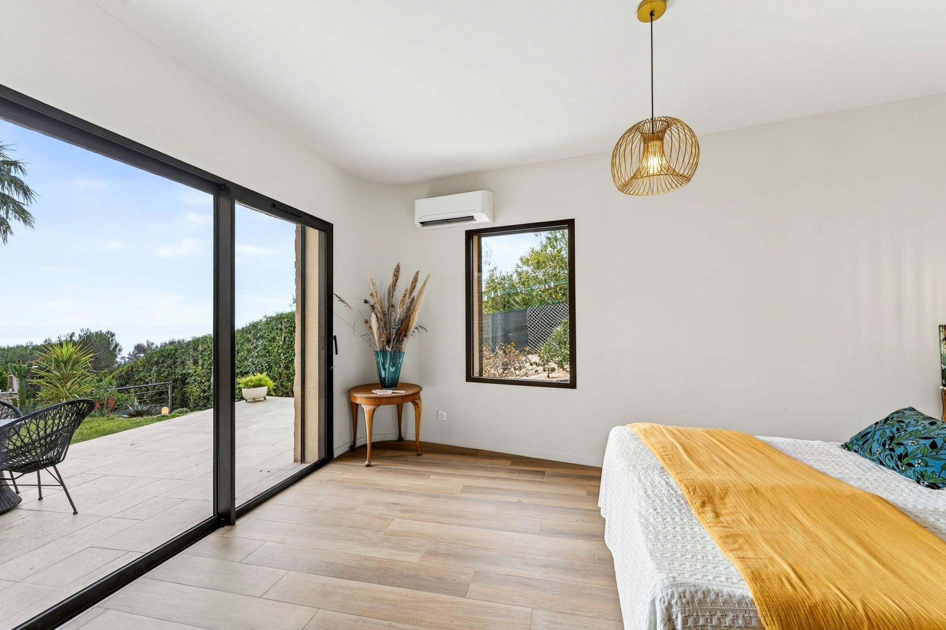 house 8 Rooms for sale on BANDOL (83150)