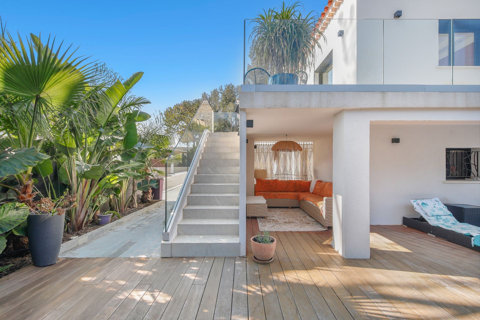 house 7 Rooms for sale on BANDOL (83150)