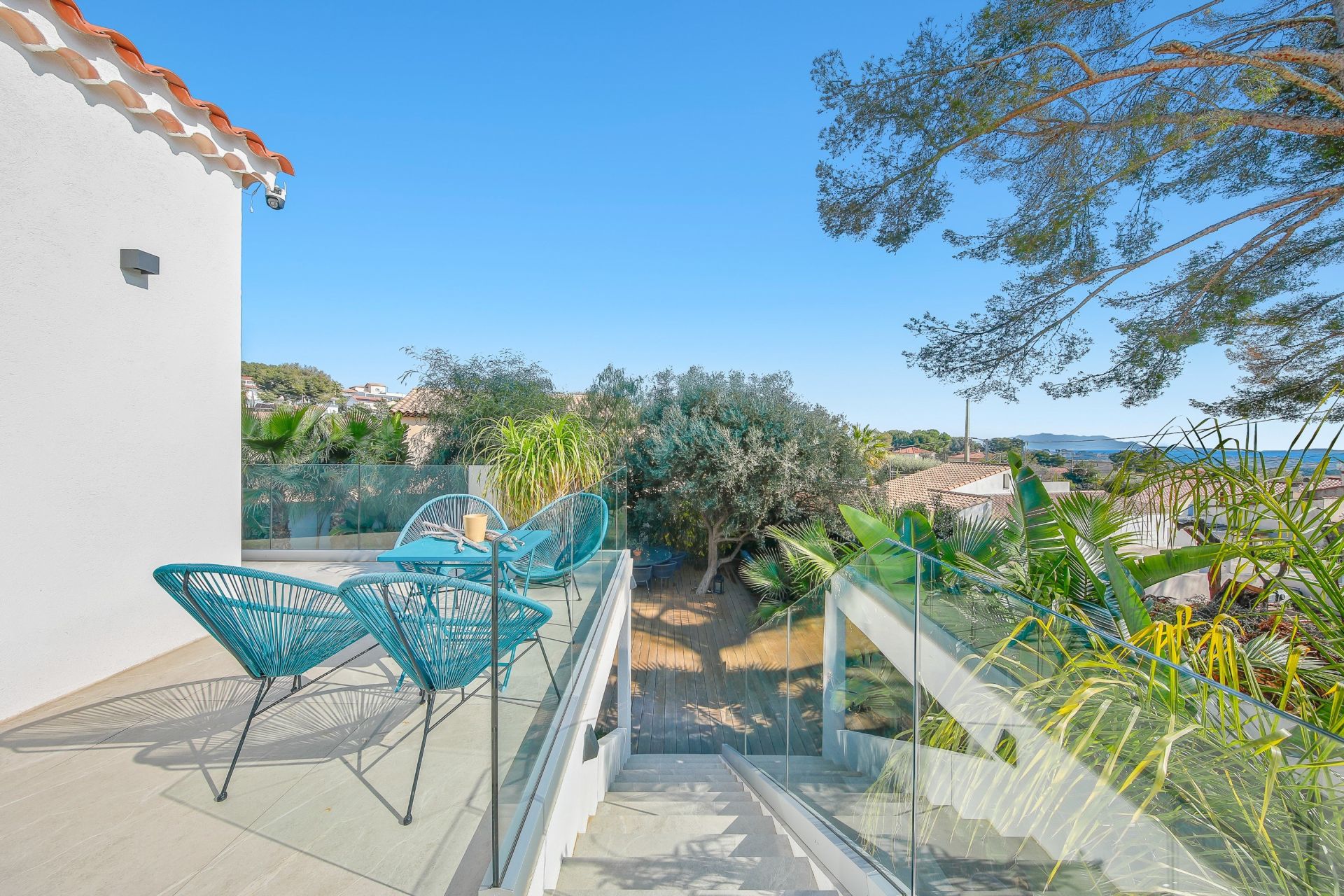 house 7 Rooms for sale on BANDOL (83150)