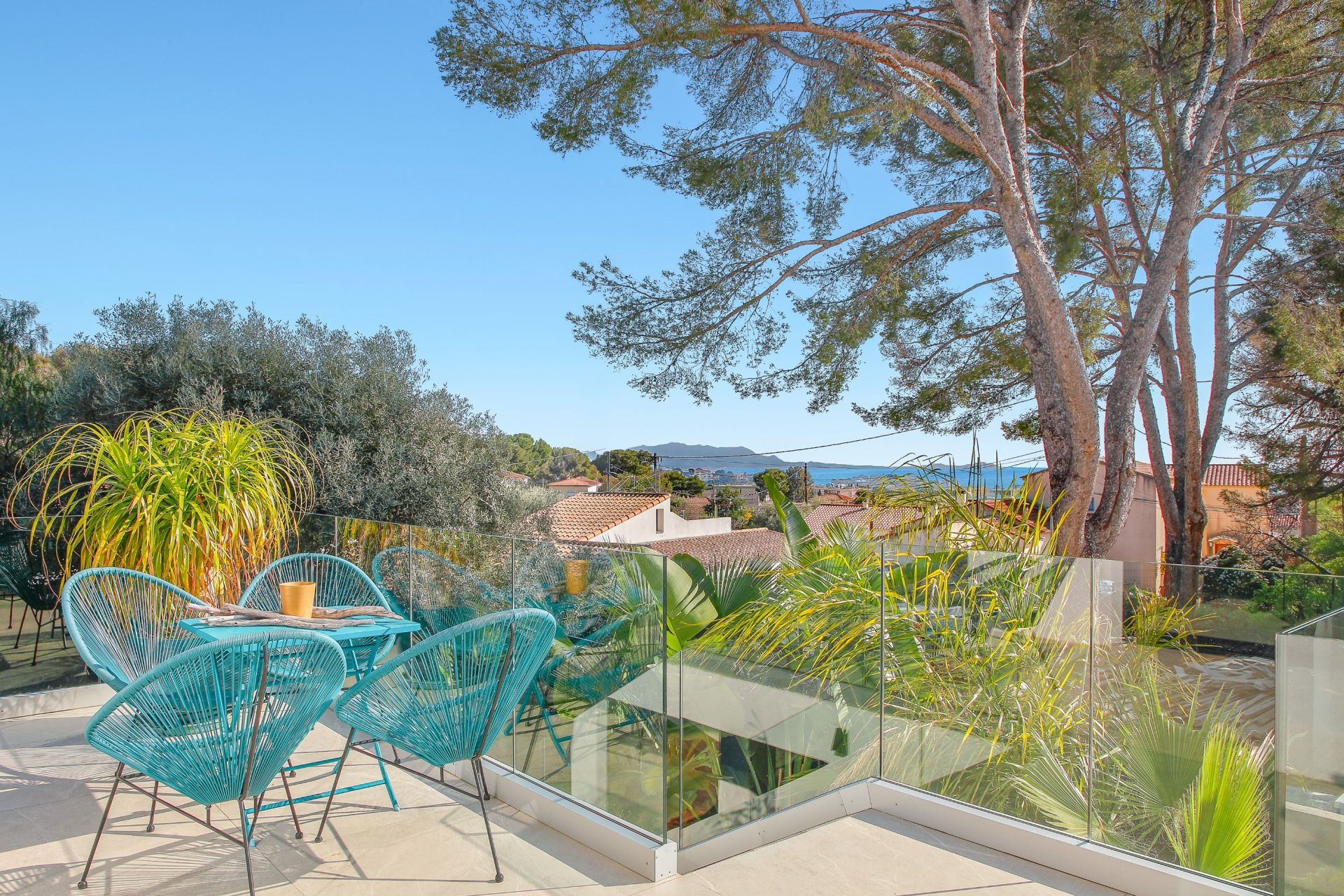 house 7 Rooms for sale on BANDOL (83150)