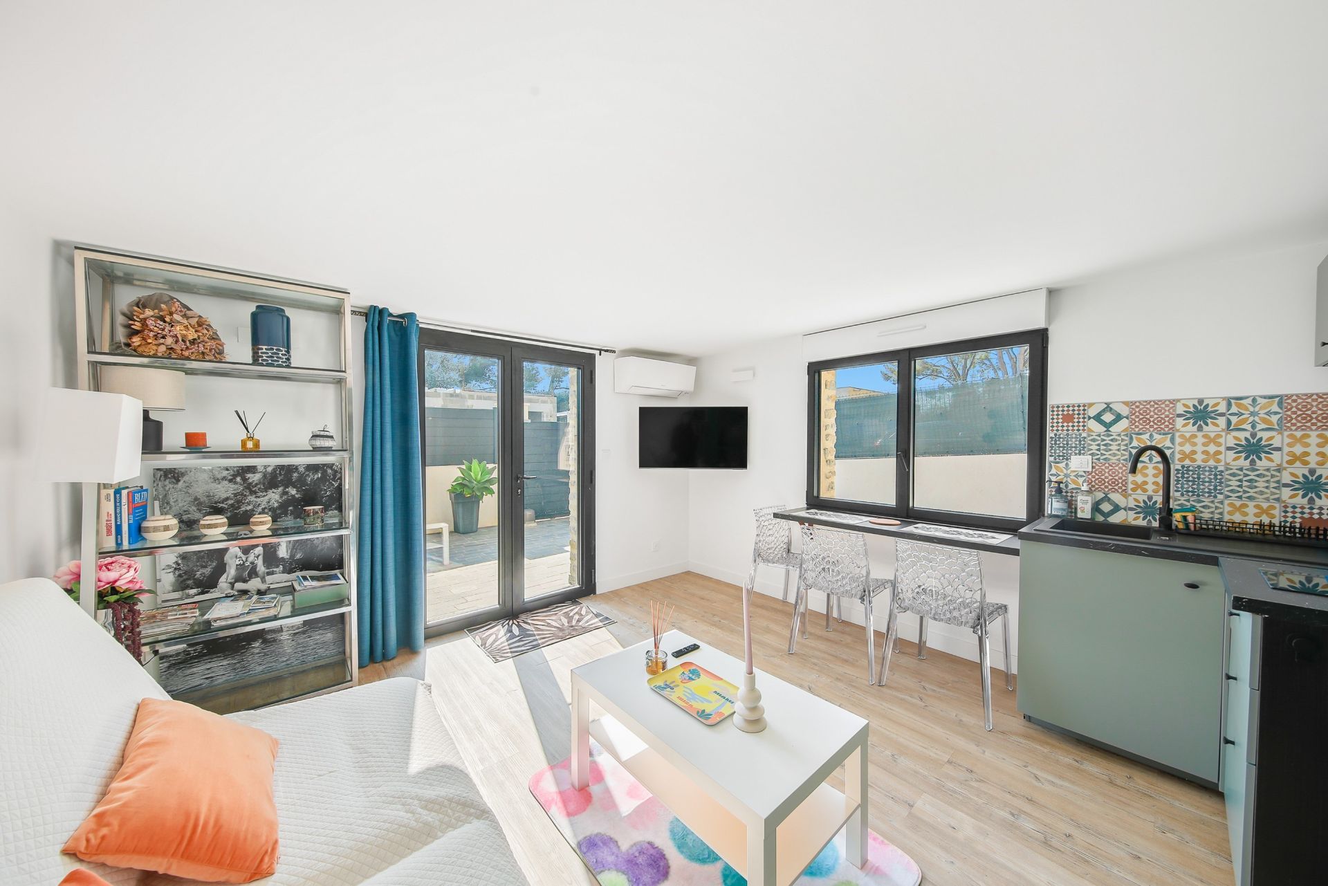 house 7 Rooms for sale on BANDOL (83150)