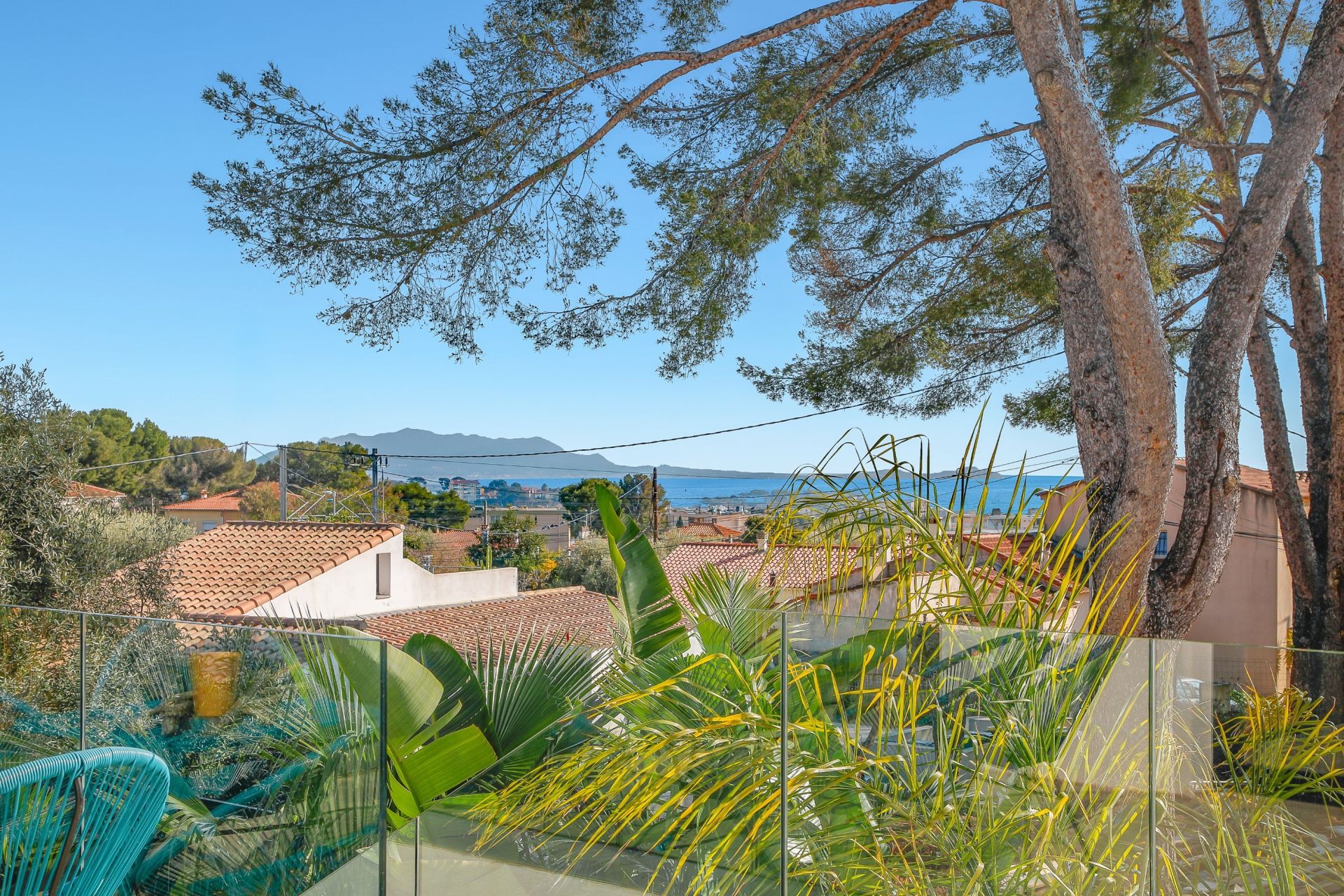 house 7 Rooms for sale on BANDOL (83150)