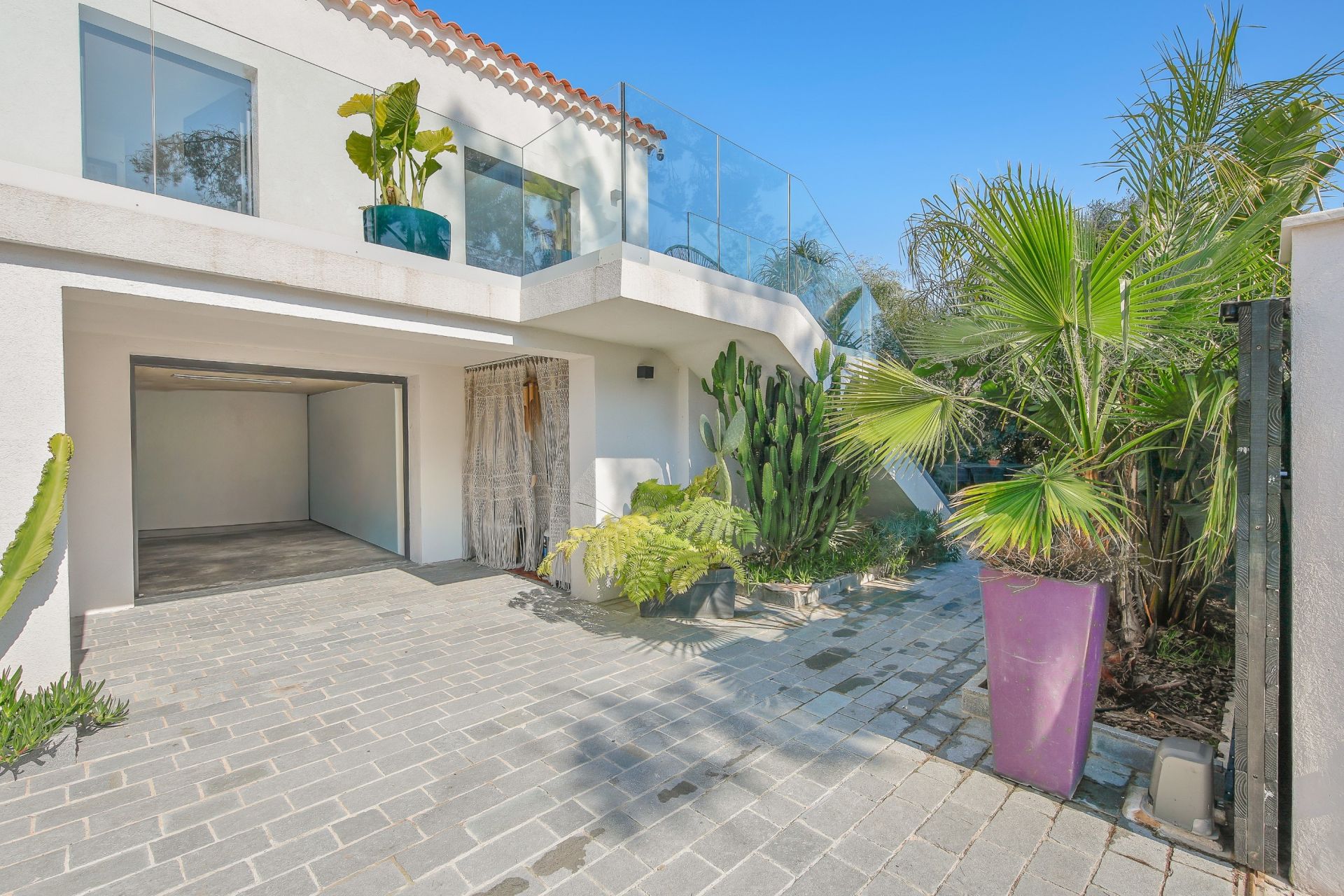 house 7 Rooms for sale on BANDOL (83150)