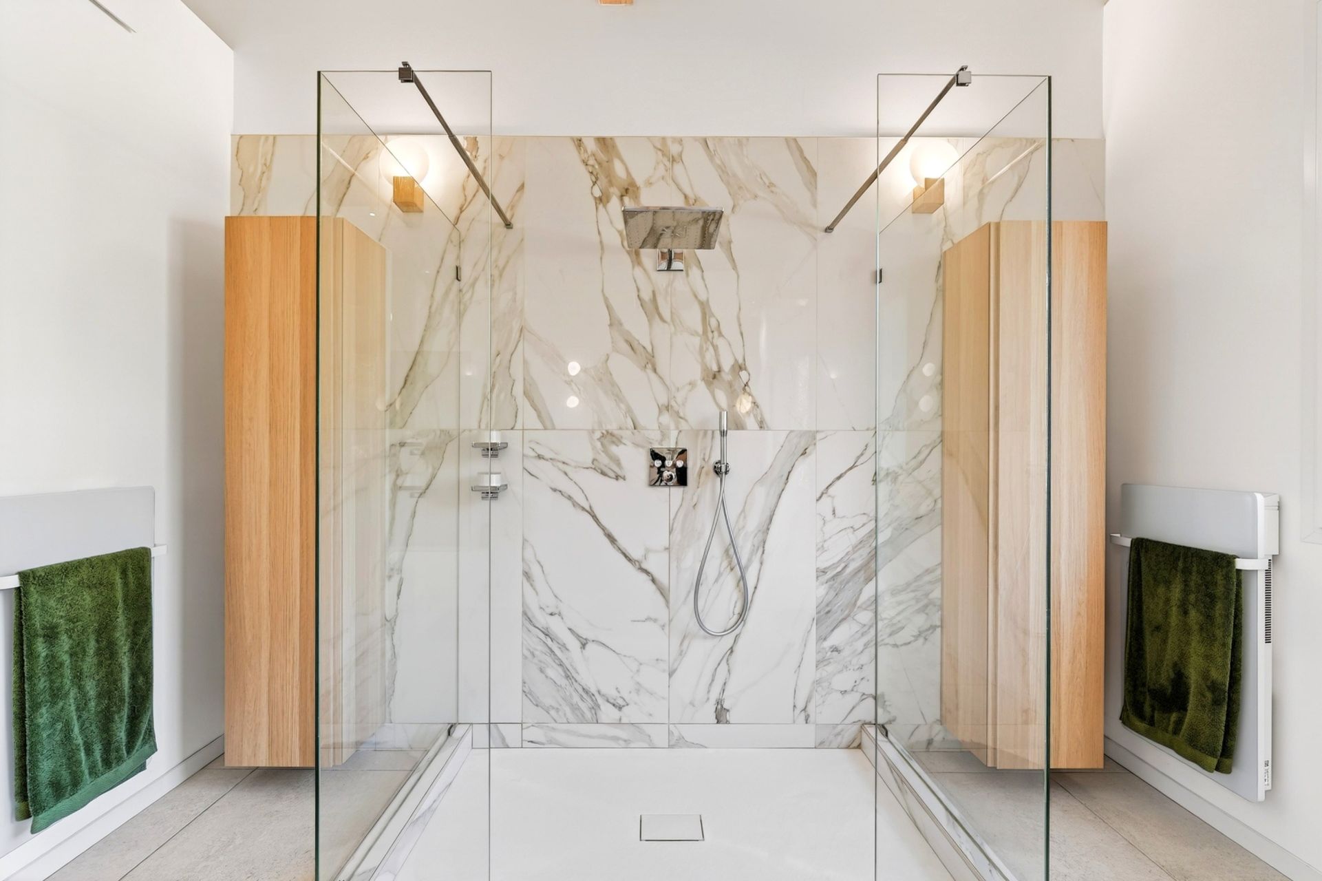 house 2 Rooms for sale on GONFARON (83590)