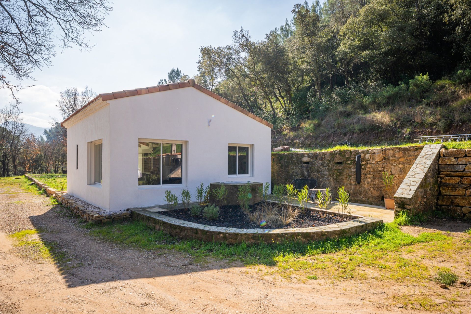 house 2 Rooms for sale on GONFARON (83590)