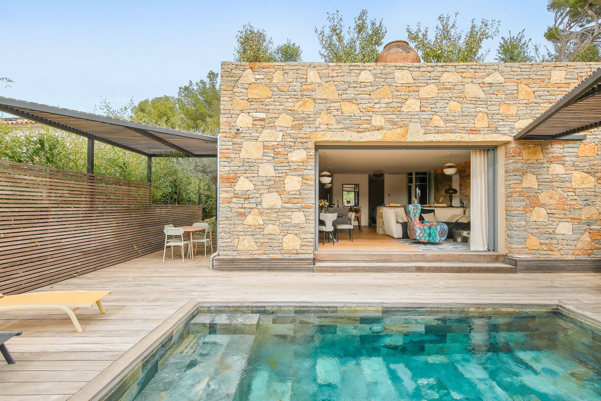 house 5 Rooms for sale on LA CADIERE D AZUR (83740)