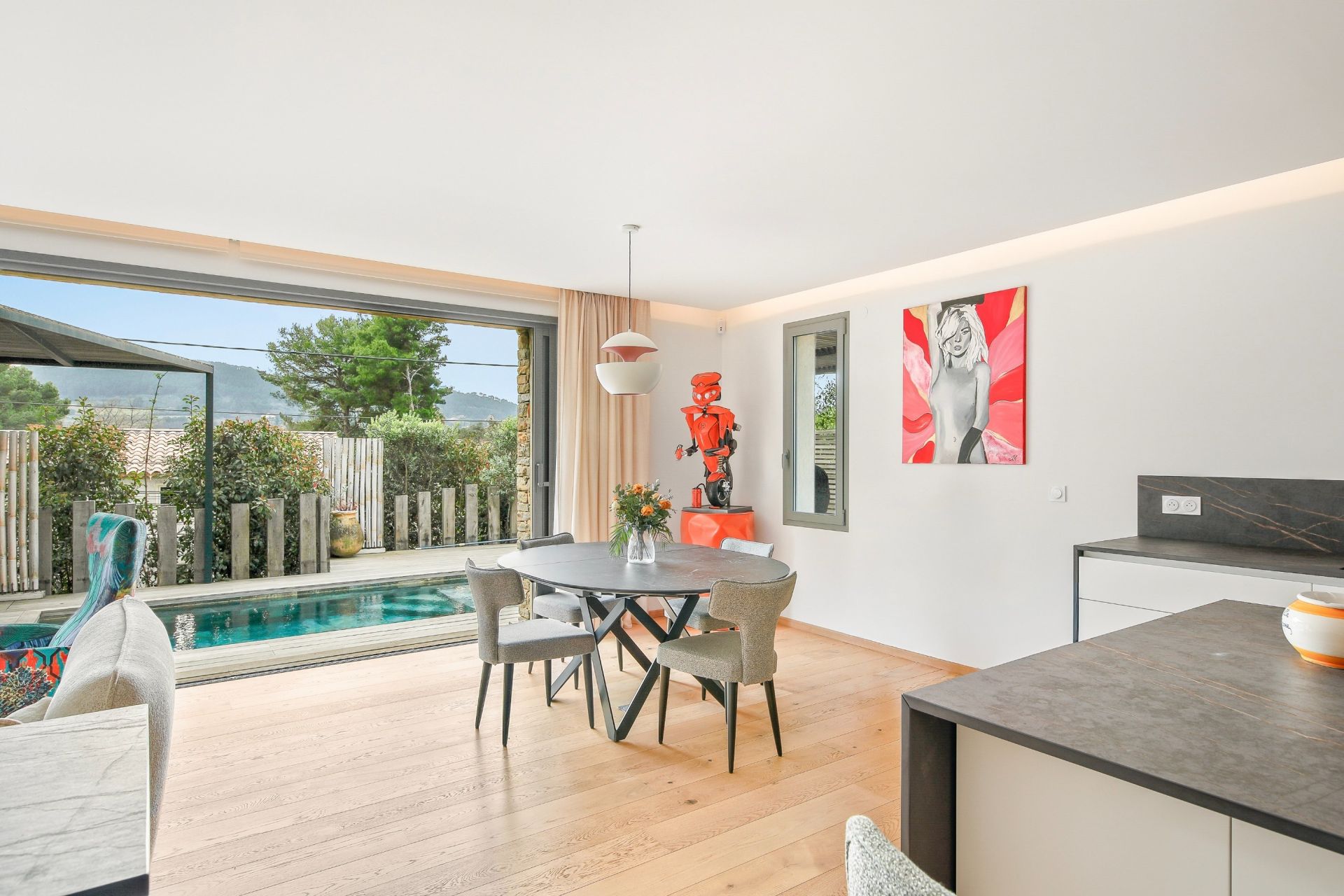 house 5 Rooms for sale on LA CADIERE D AZUR (83740)