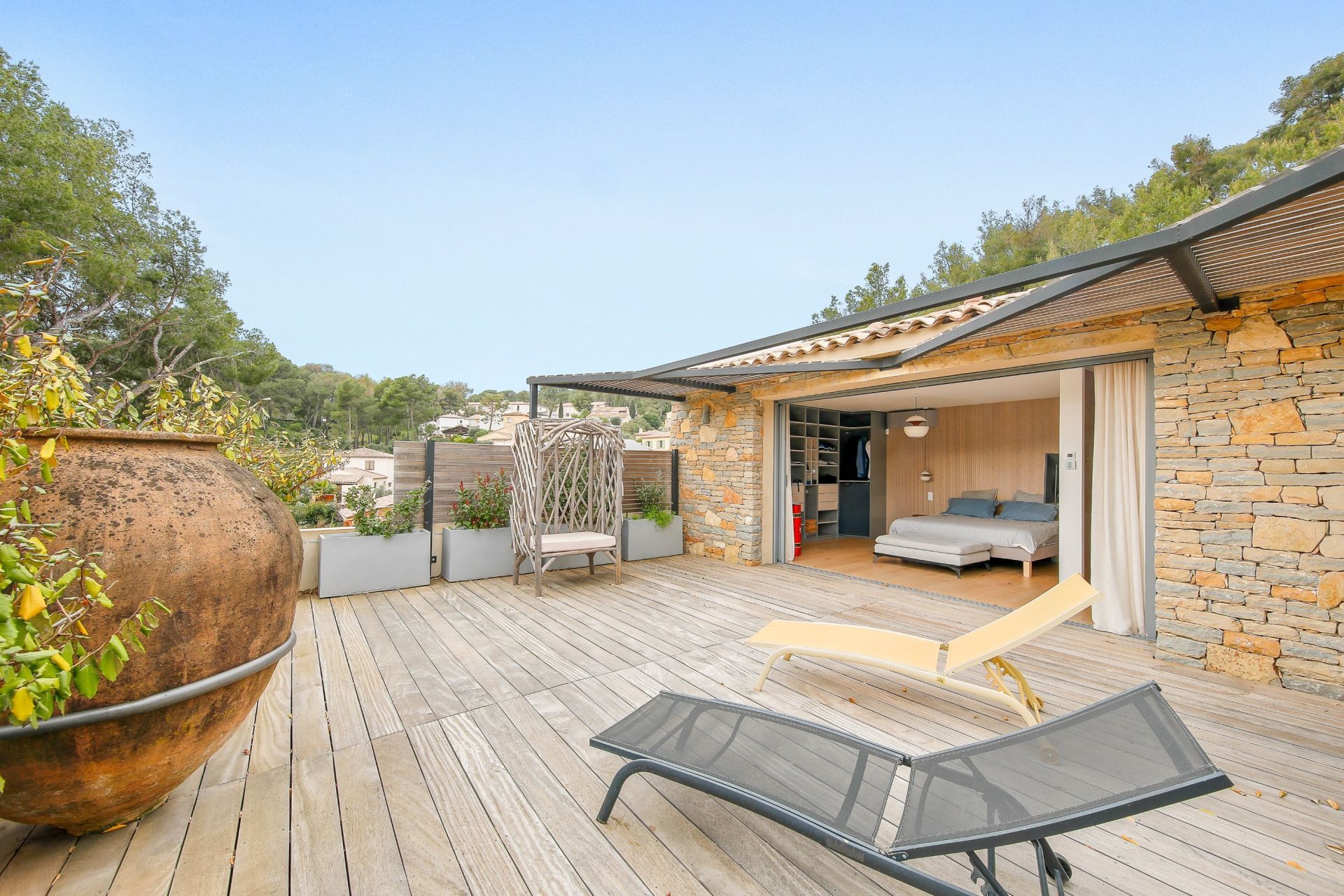 house 5 Rooms for sale on LA CADIERE D AZUR (83740)