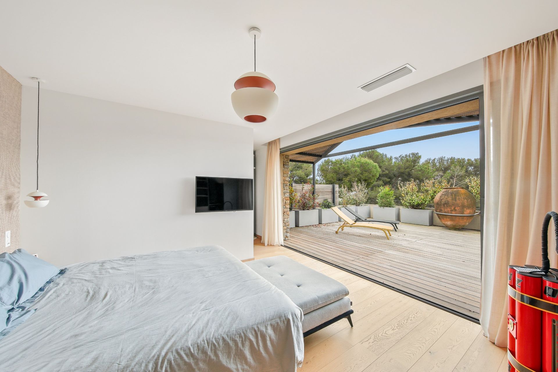 house 5 Rooms for sale on LA CADIERE D AZUR (83740)