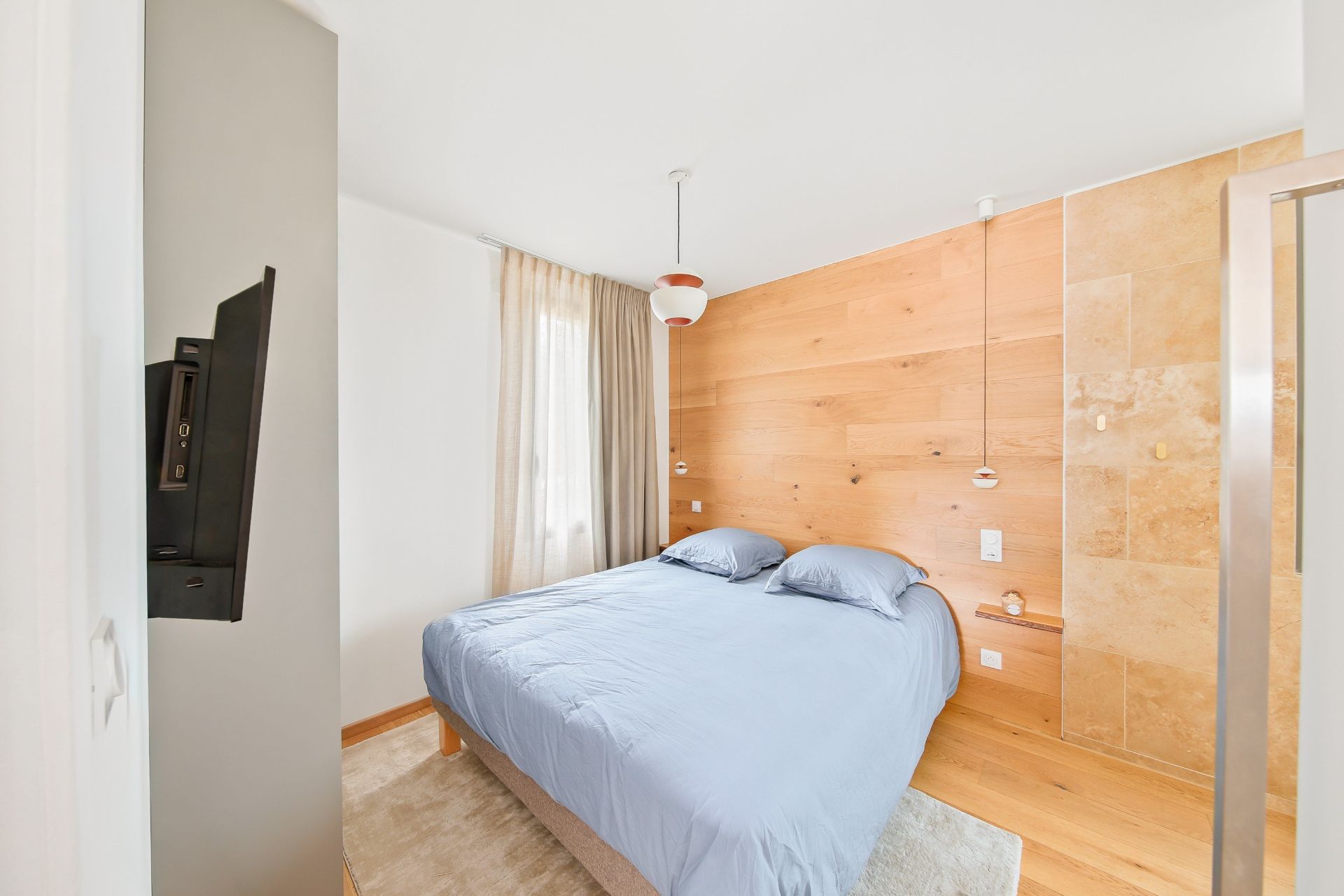 house 5 Rooms for sale on LA CADIERE D AZUR (83740)