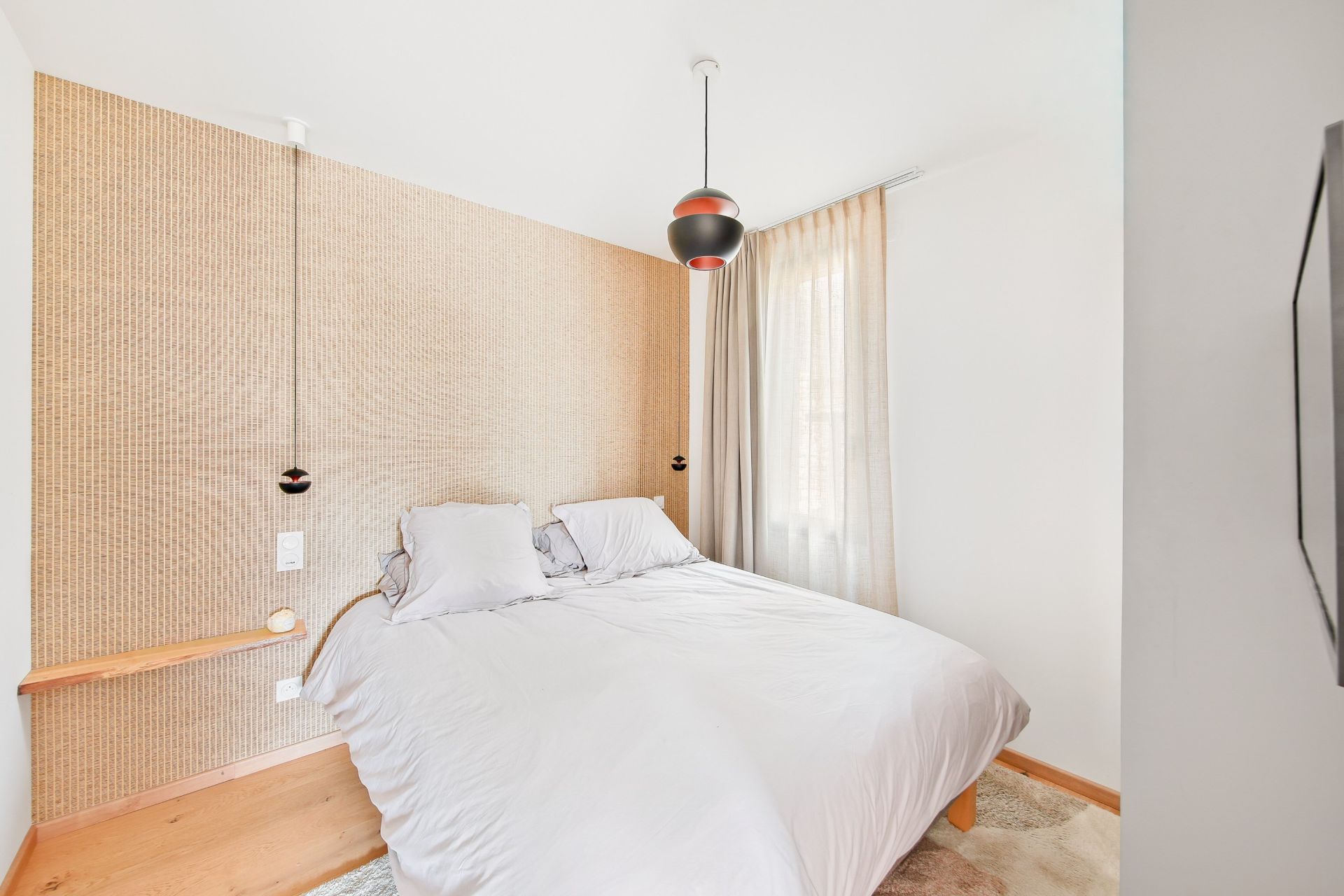 house 5 Rooms for sale on LA CADIERE D AZUR (83740)