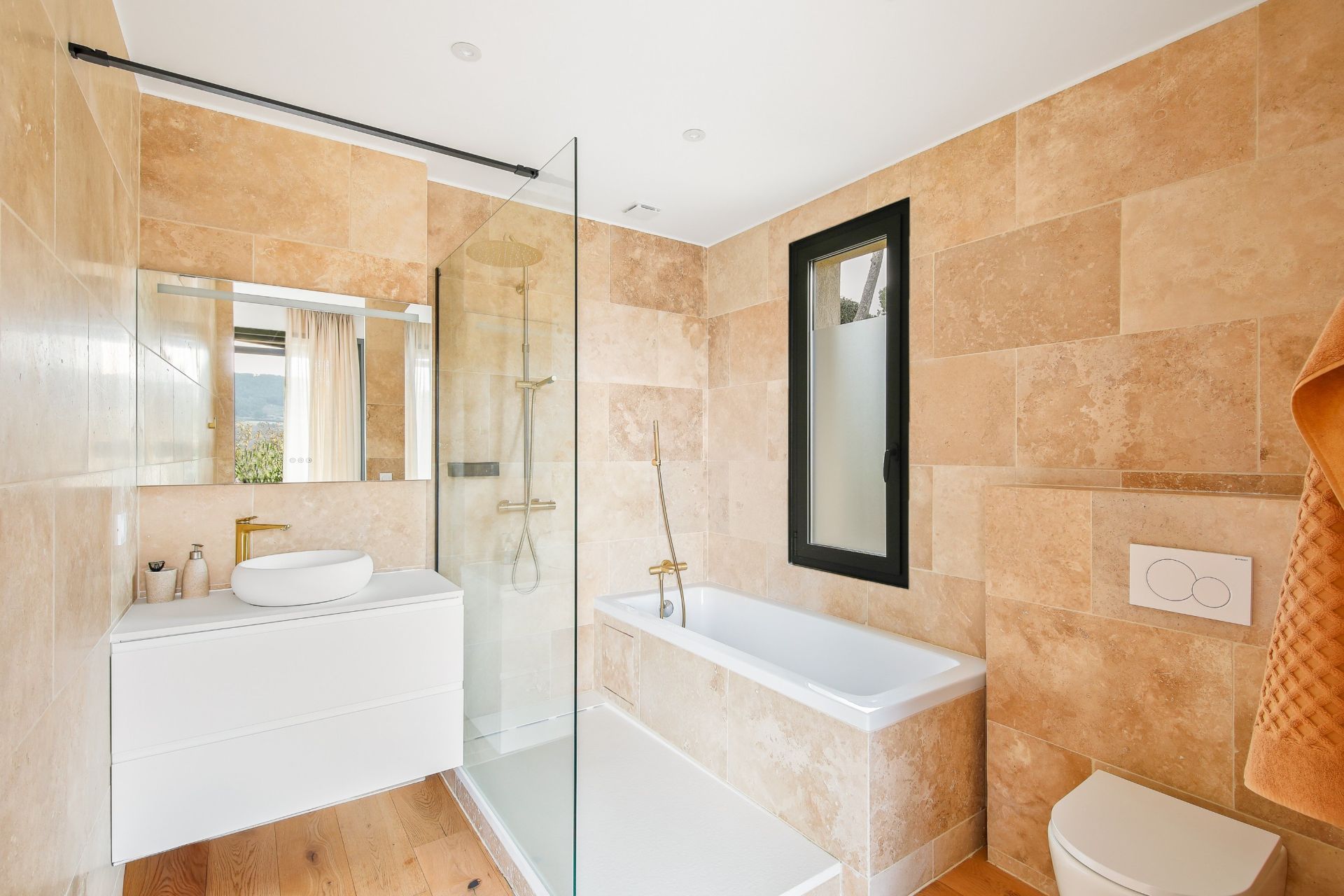 house 5 Rooms for sale on LA CADIERE D AZUR (83740)