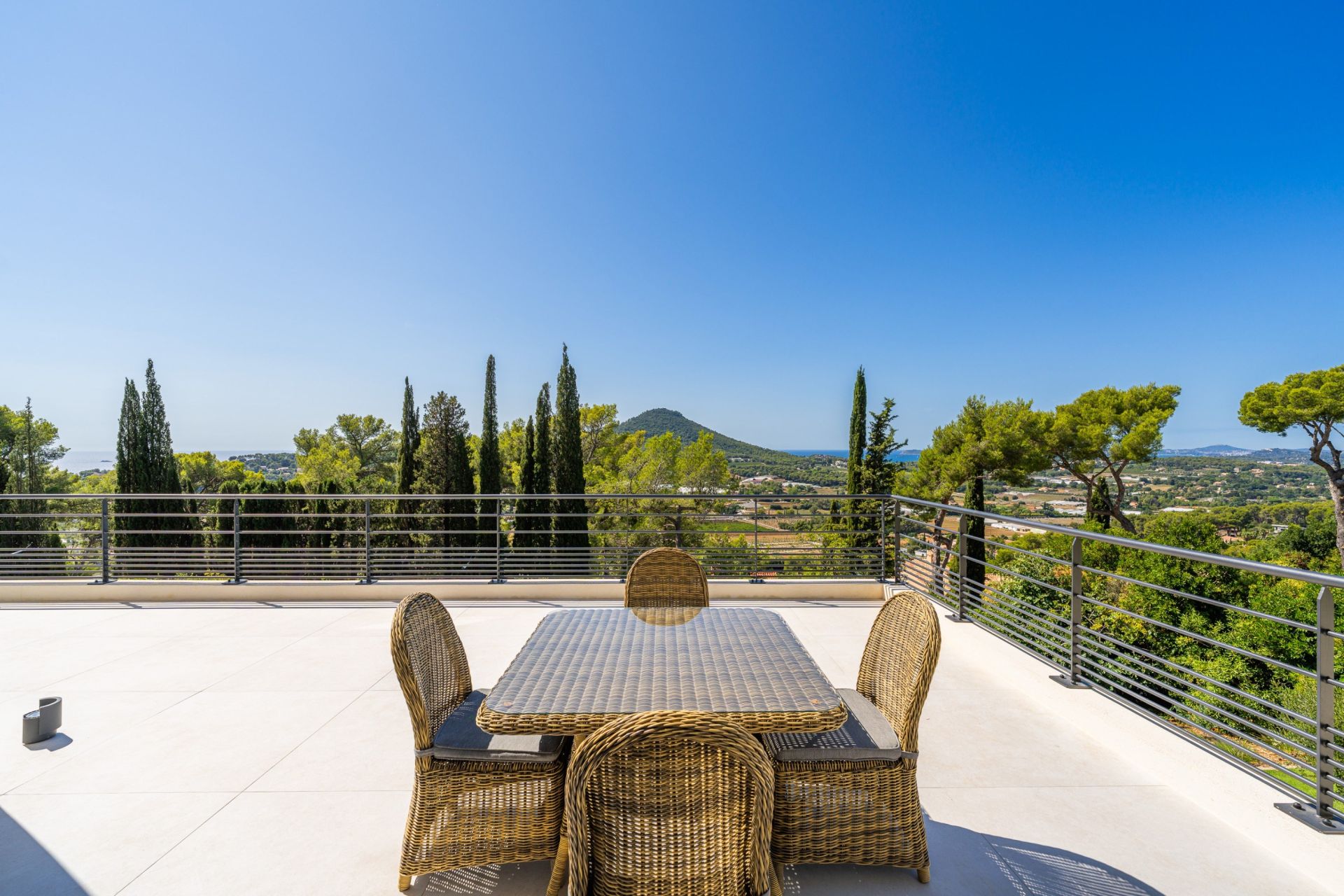 maison 6 Pièces en vente sur CARQUEIRANNE (83320)