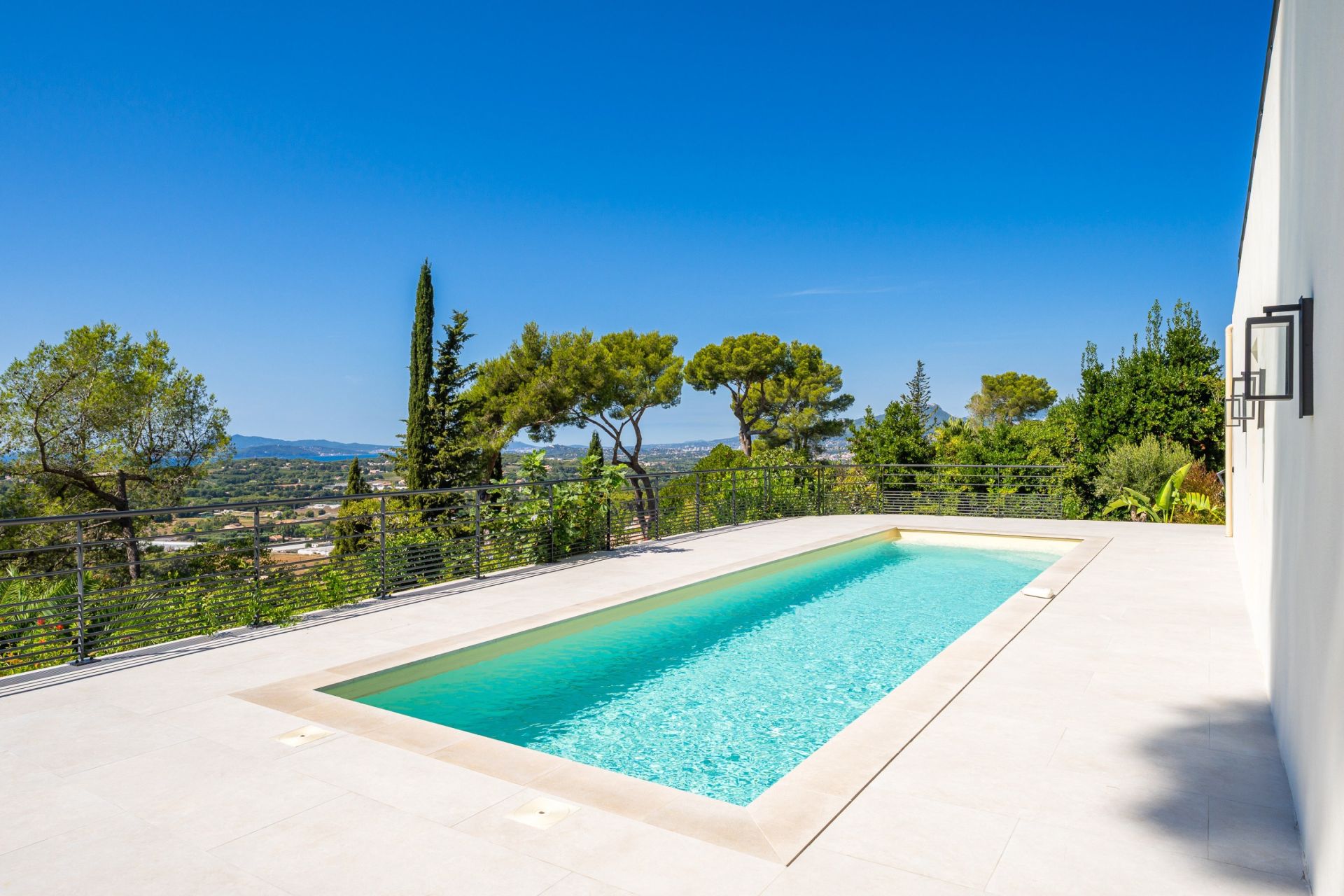 maison 6 Pièces en vente sur CARQUEIRANNE (83320)