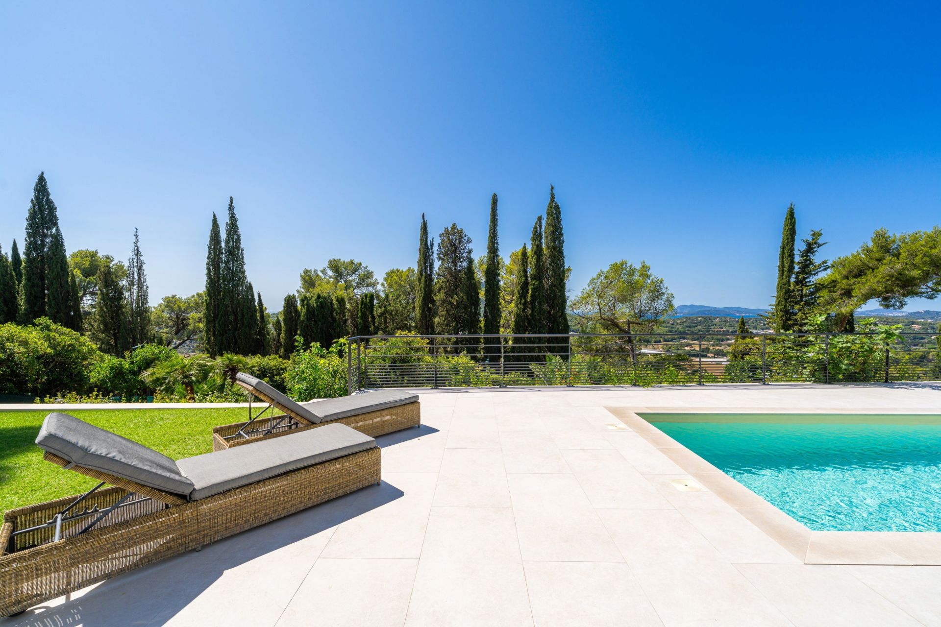 maison 6 Pièces en vente sur CARQUEIRANNE (83320)