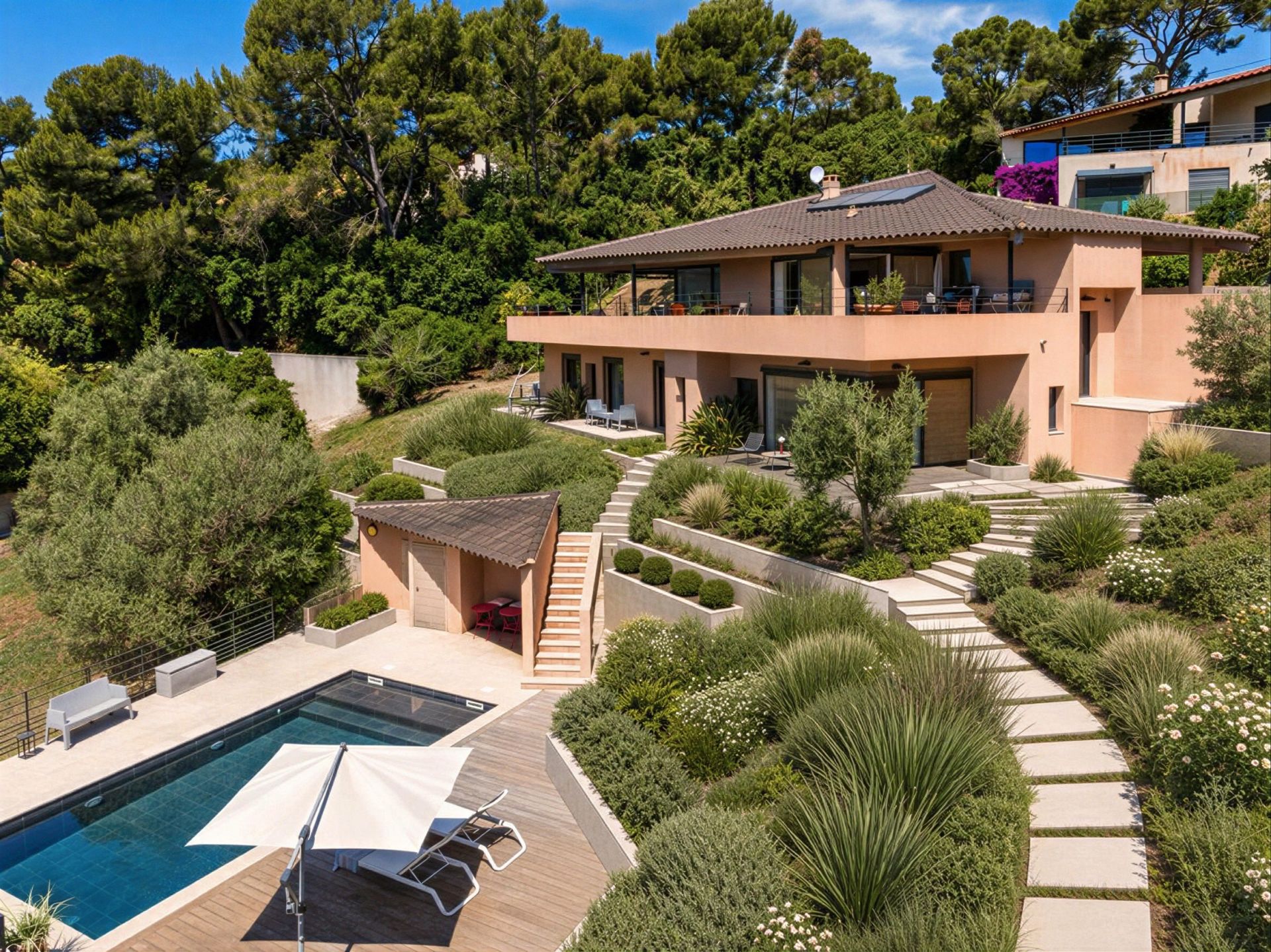 contemporary house 5 Rooms for sale on LA SEYNE SUR MER (83500)