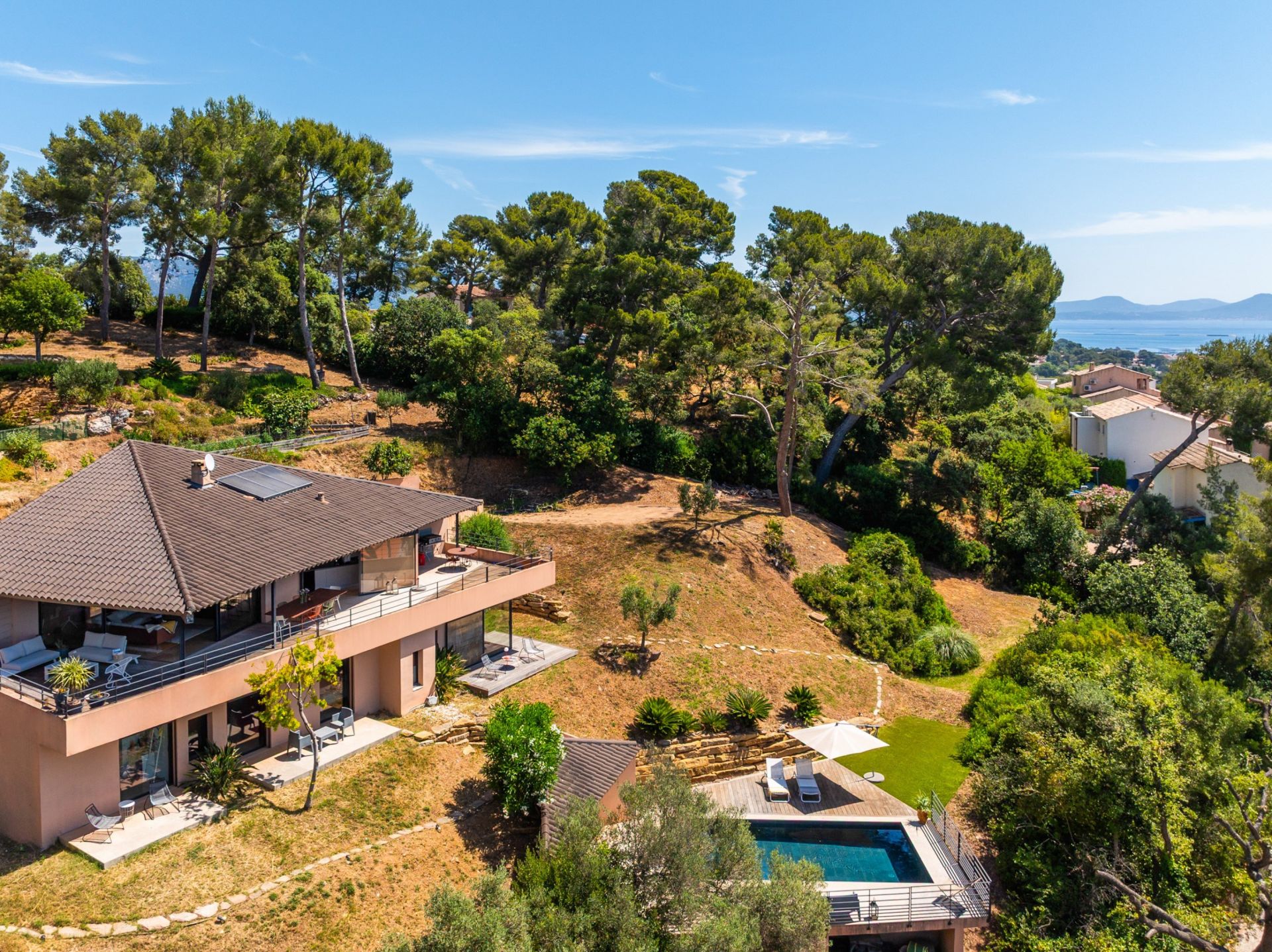 contemporary house 5 Rooms for sale on LA SEYNE SUR MER (83500)