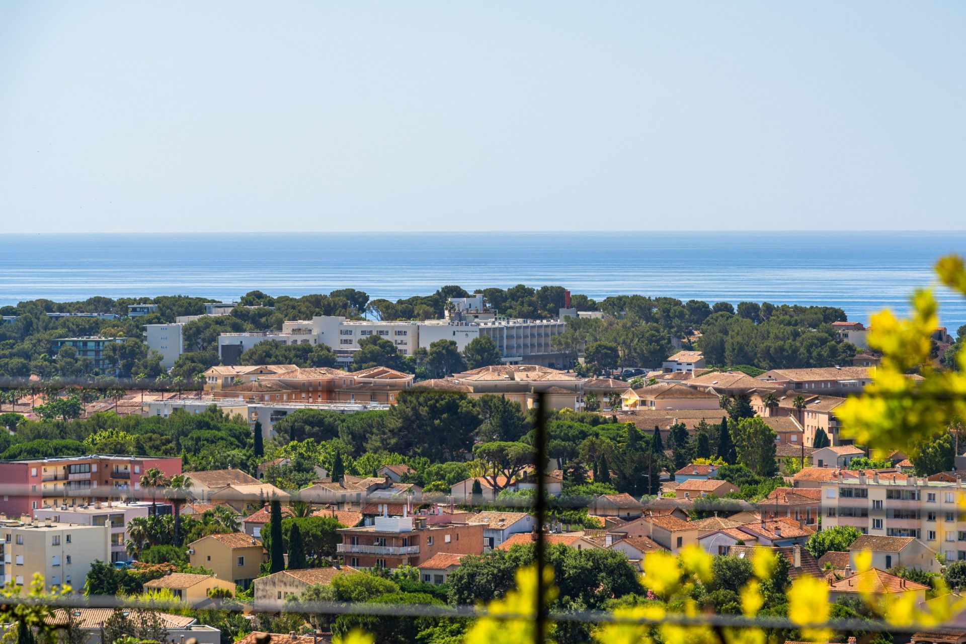 contemporary house 5 Rooms for sale on LA SEYNE SUR MER (83500)