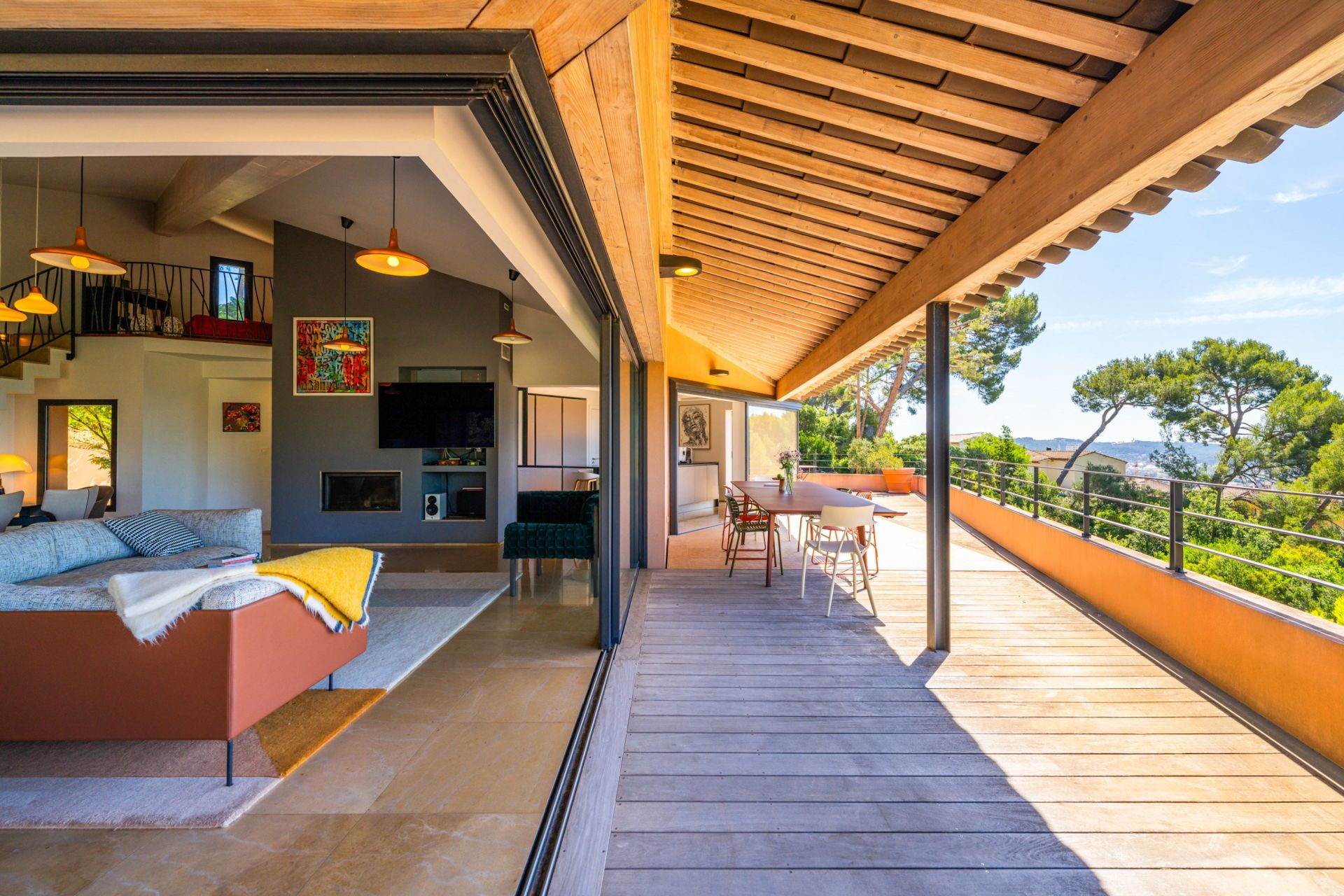 contemporary house 5 Rooms for sale on LA SEYNE SUR MER (83500)