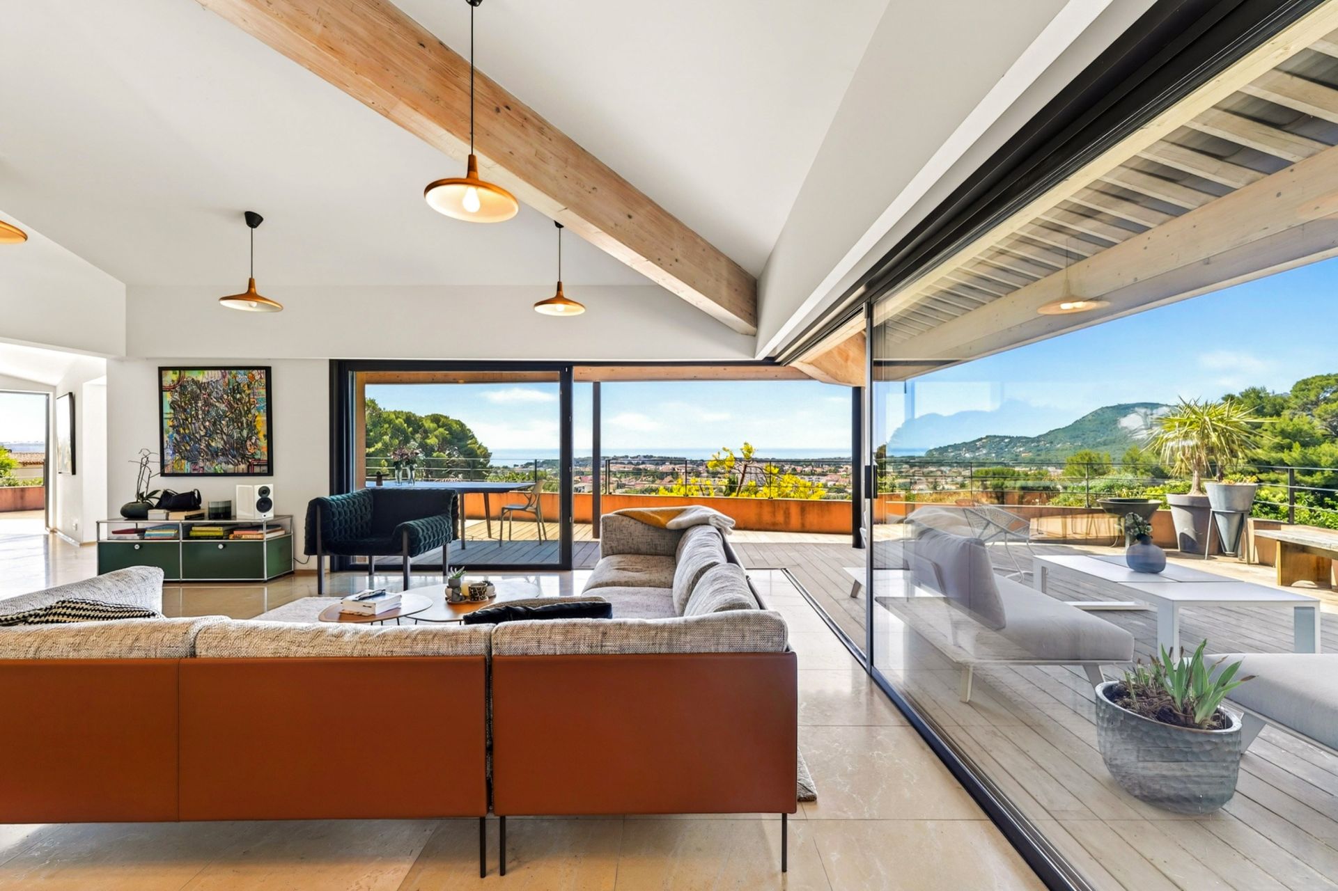 contemporary house 5 Rooms for sale on LA SEYNE SUR MER (83500)