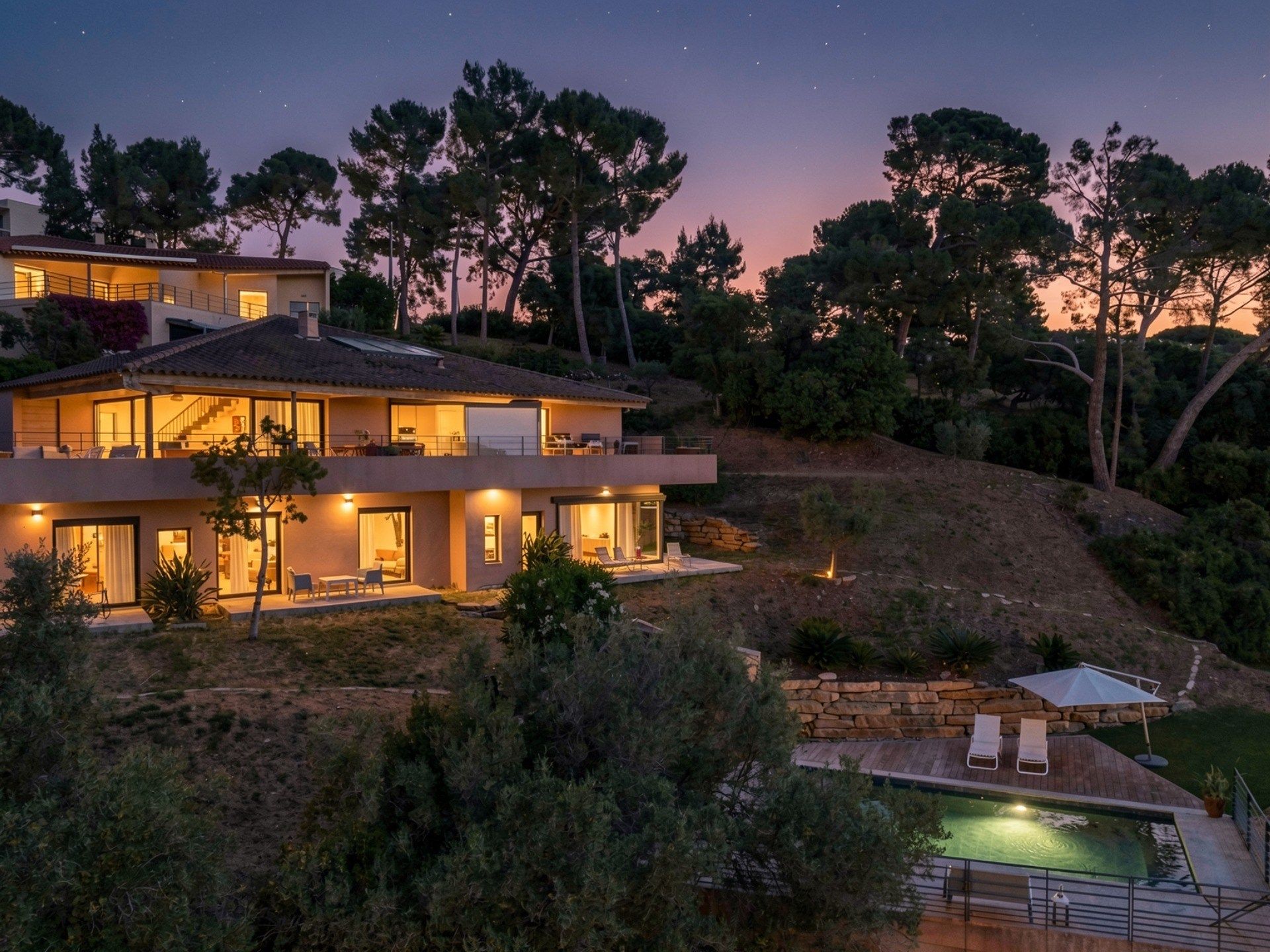 contemporary house 5 Rooms for sale on LA SEYNE SUR MER (83500)