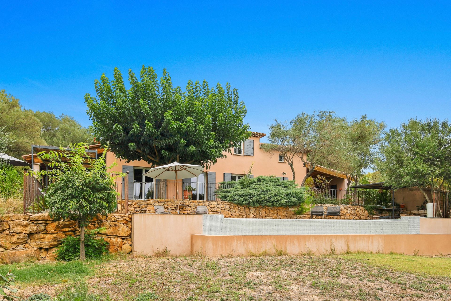 provencal house 7 Rooms for sale on LA CADIERE D AZUR (83740)