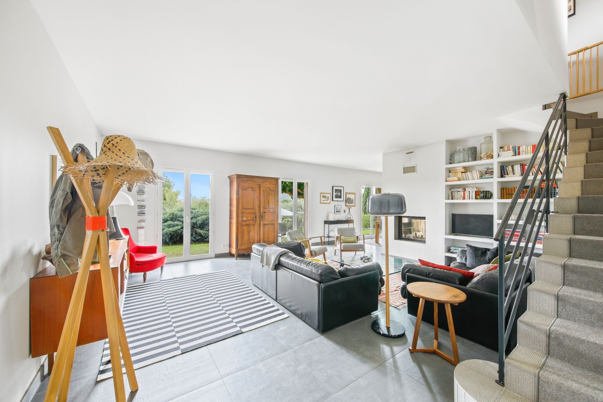 provencal house 7 Rooms for sale on LA CADIERE D AZUR (83740)