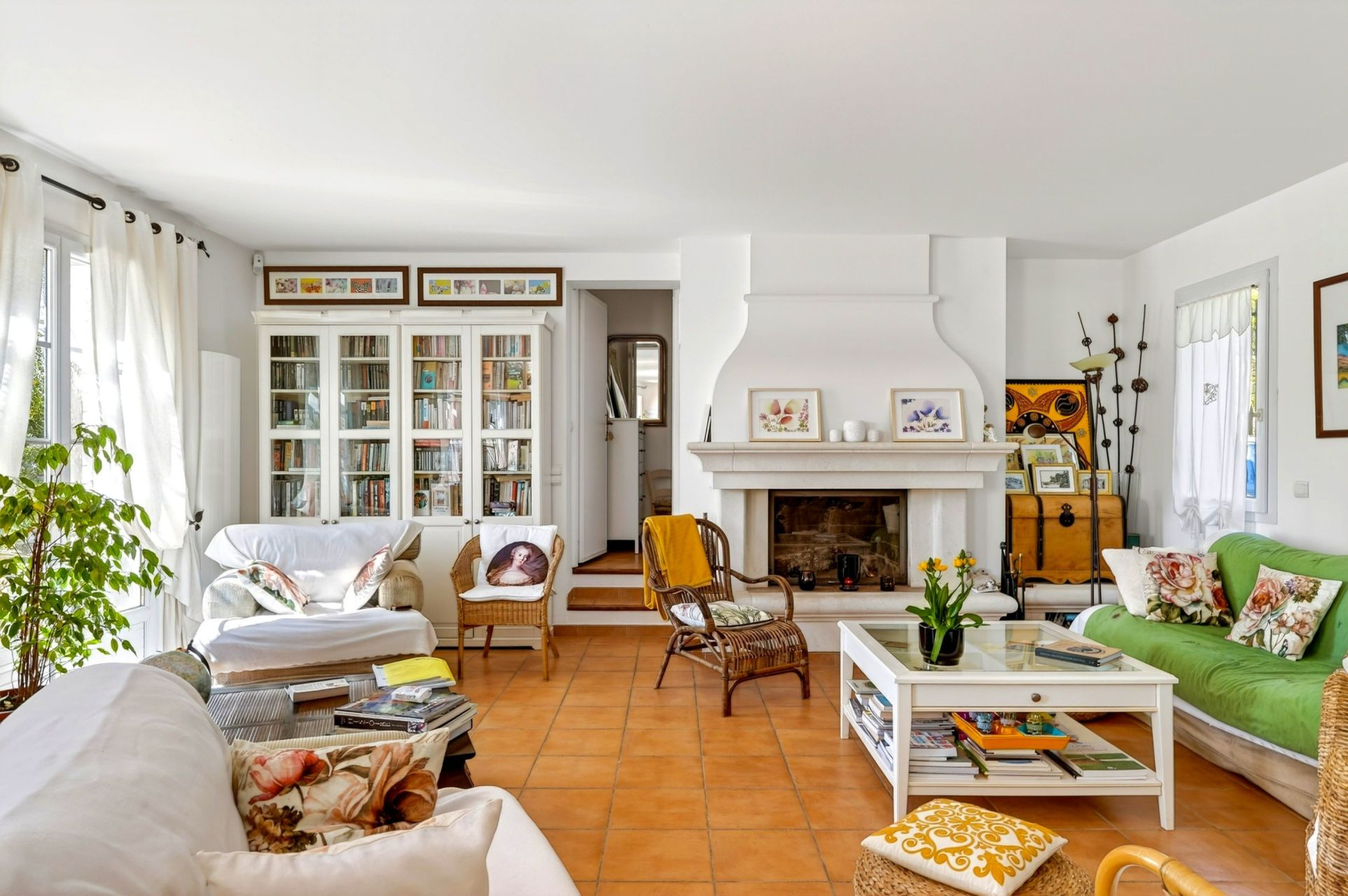 house 6 Rooms for sale on LA CADIERE D AZUR (83740)