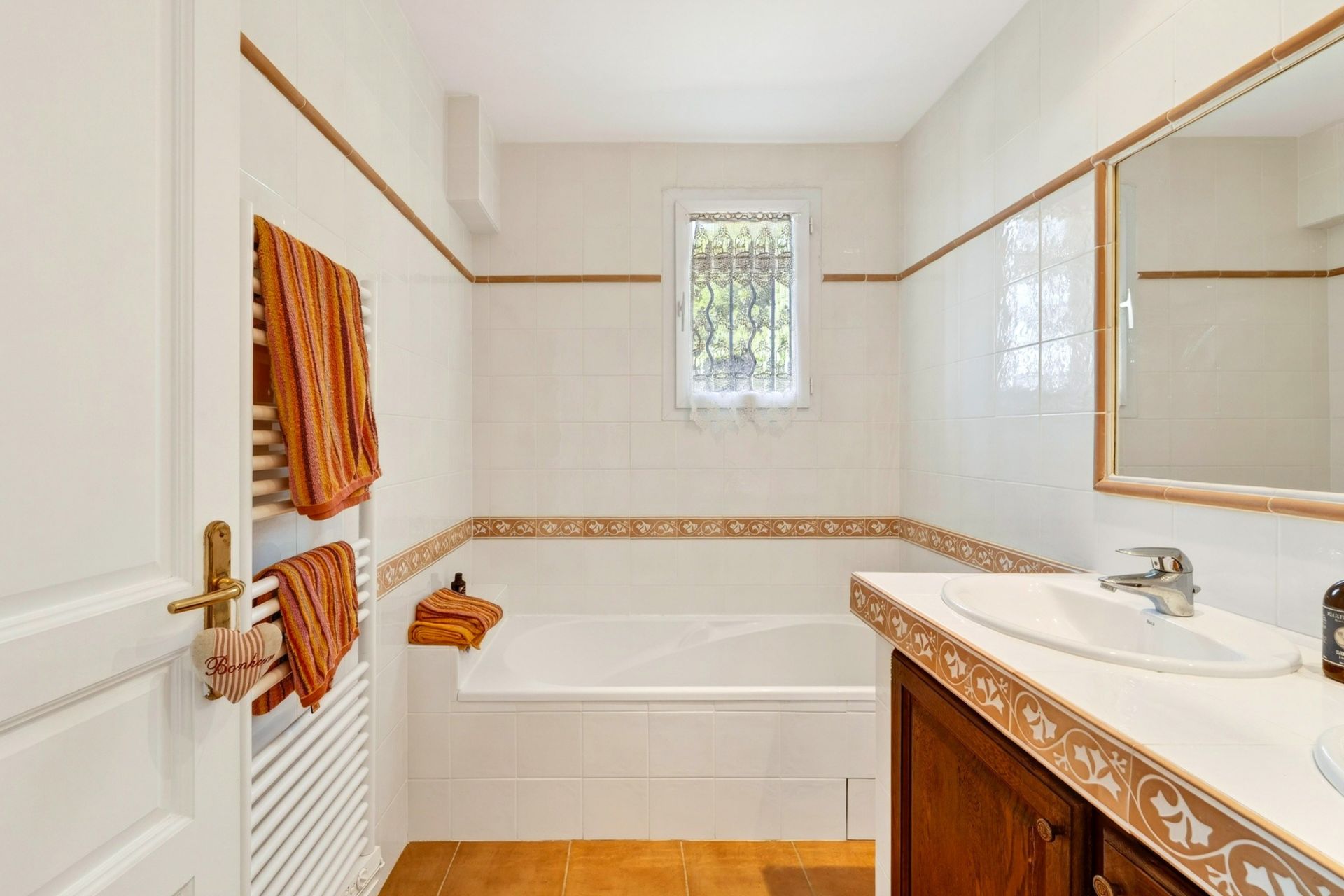 house 6 Rooms for sale on LA CADIERE D AZUR (83740)