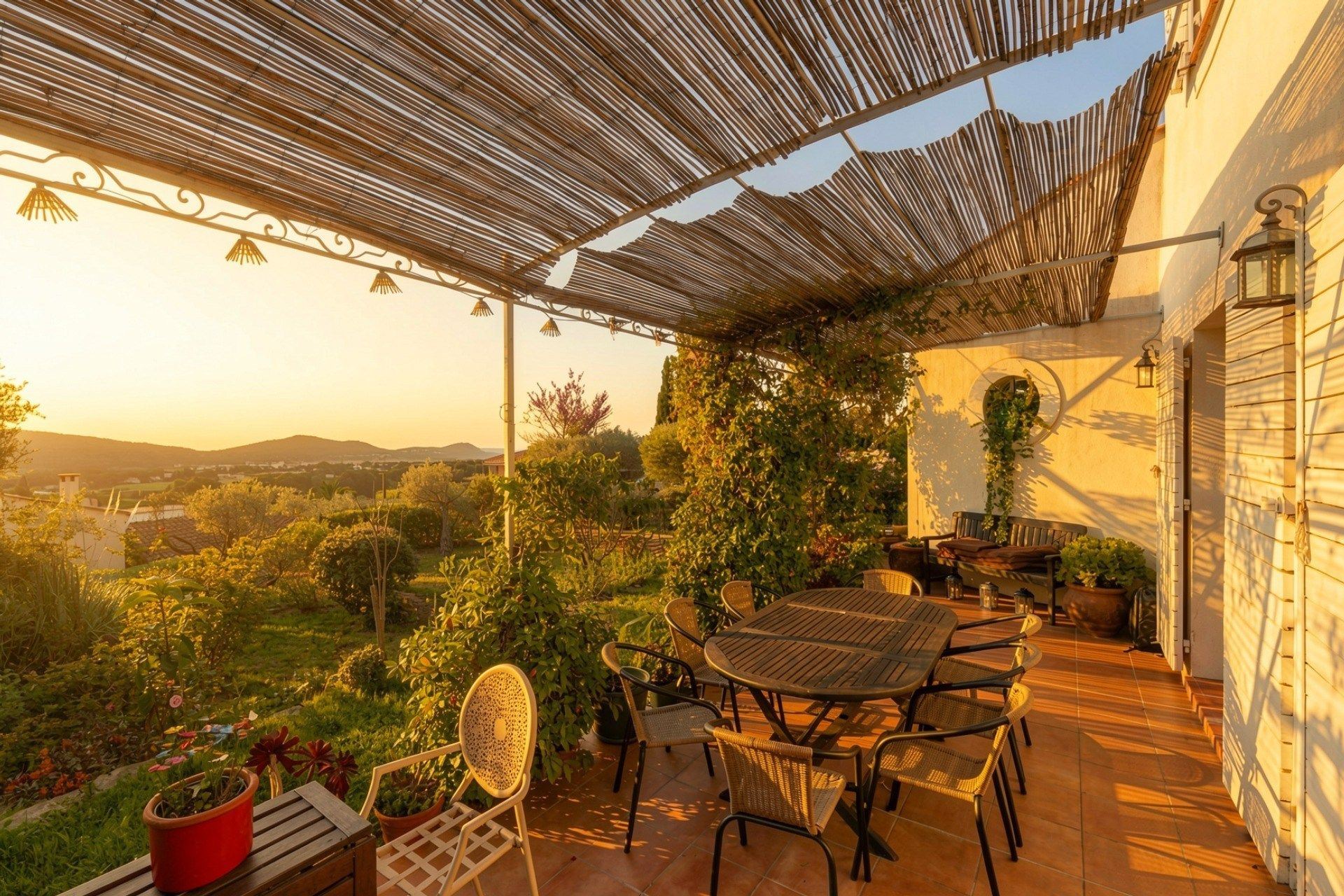 house 6 Rooms for sale on LA CADIERE D AZUR (83740)