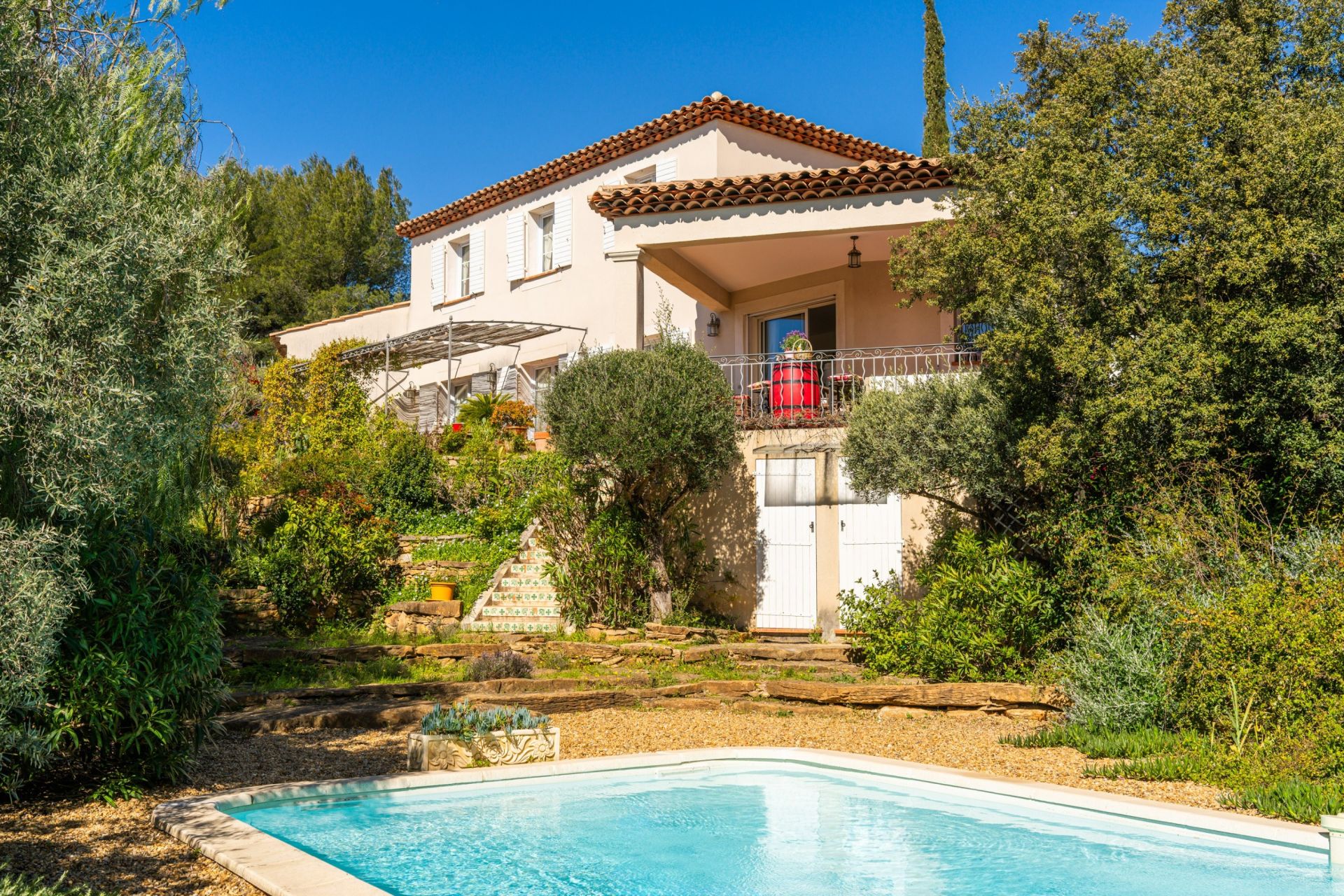 house 6 Rooms for sale on LA CADIERE D AZUR (83740)