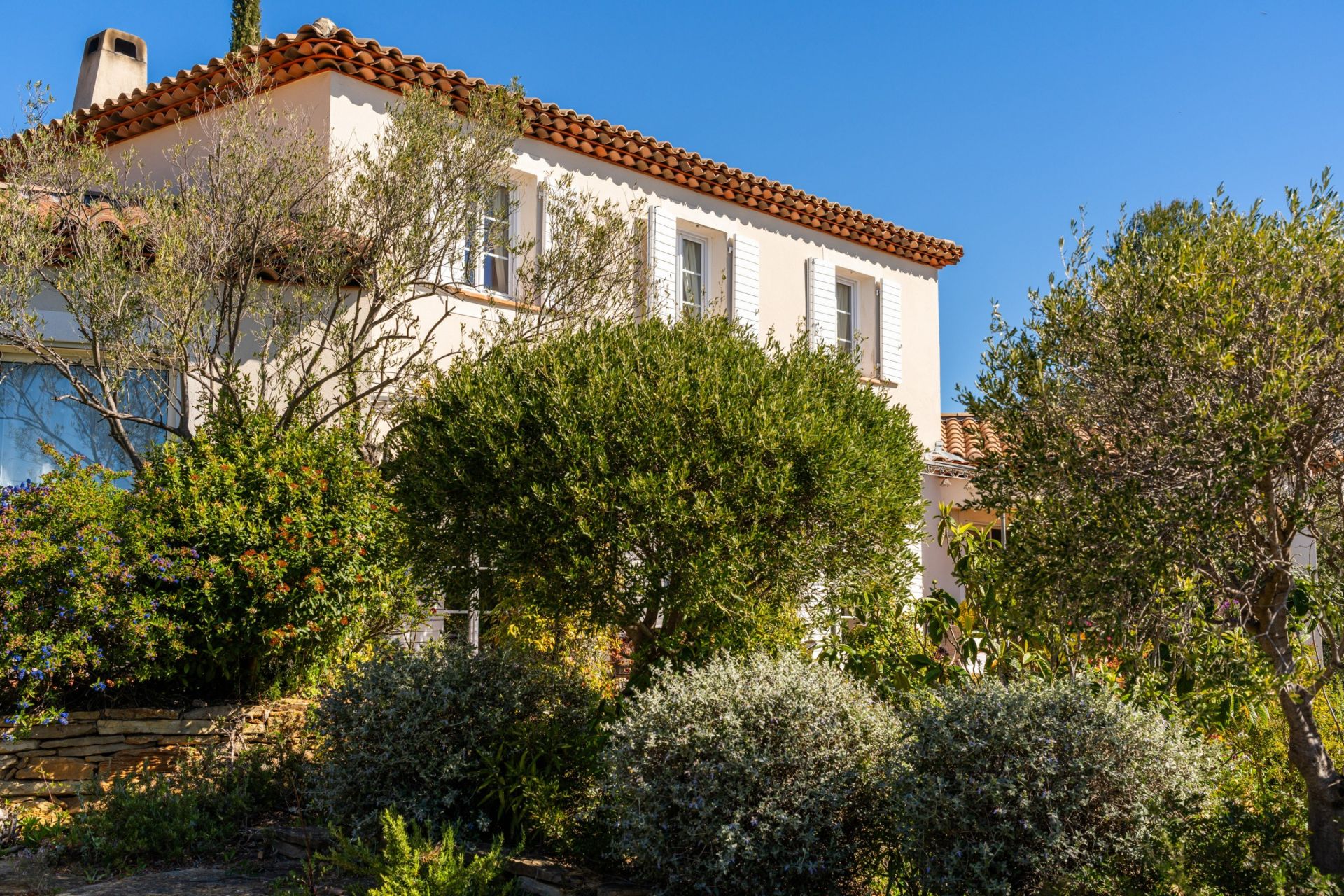 house 6 Rooms for sale on LA CADIERE D AZUR (83740)