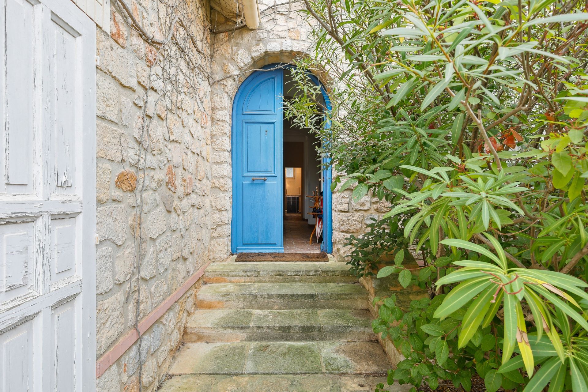 house 7 Rooms for sale on BANDOL (83150)
