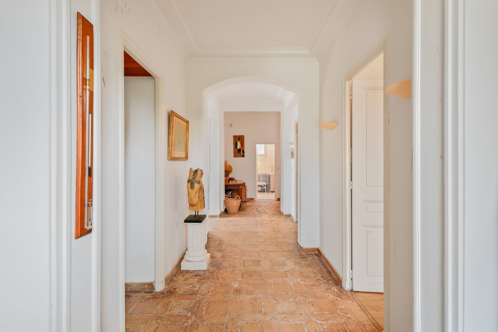 house 7 Rooms for sale on BANDOL (83150)
