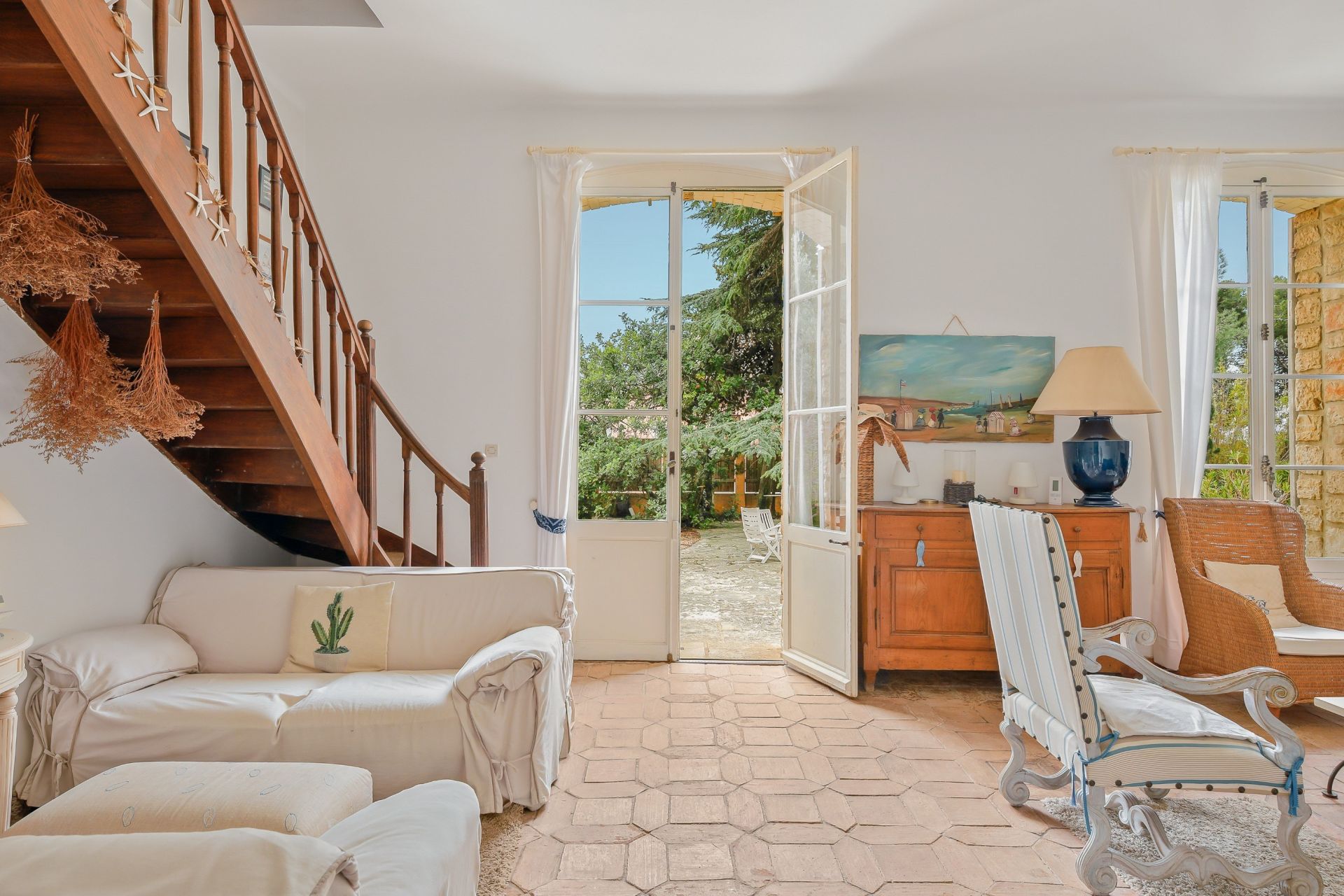 house 7 Rooms for sale on BANDOL (83150)