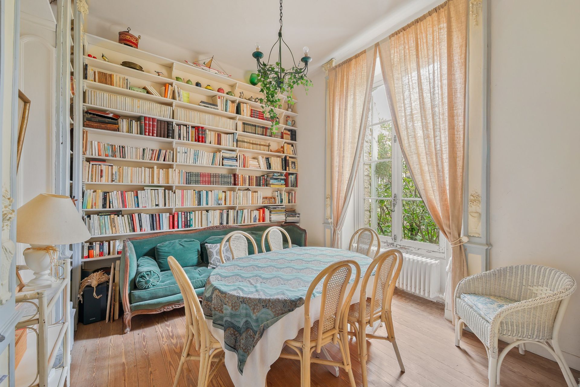 house 7 Rooms for sale on BANDOL (83150)