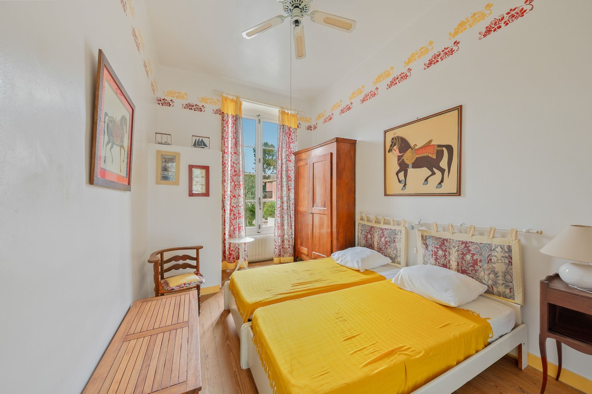 house 7 Rooms for sale on BANDOL (83150)