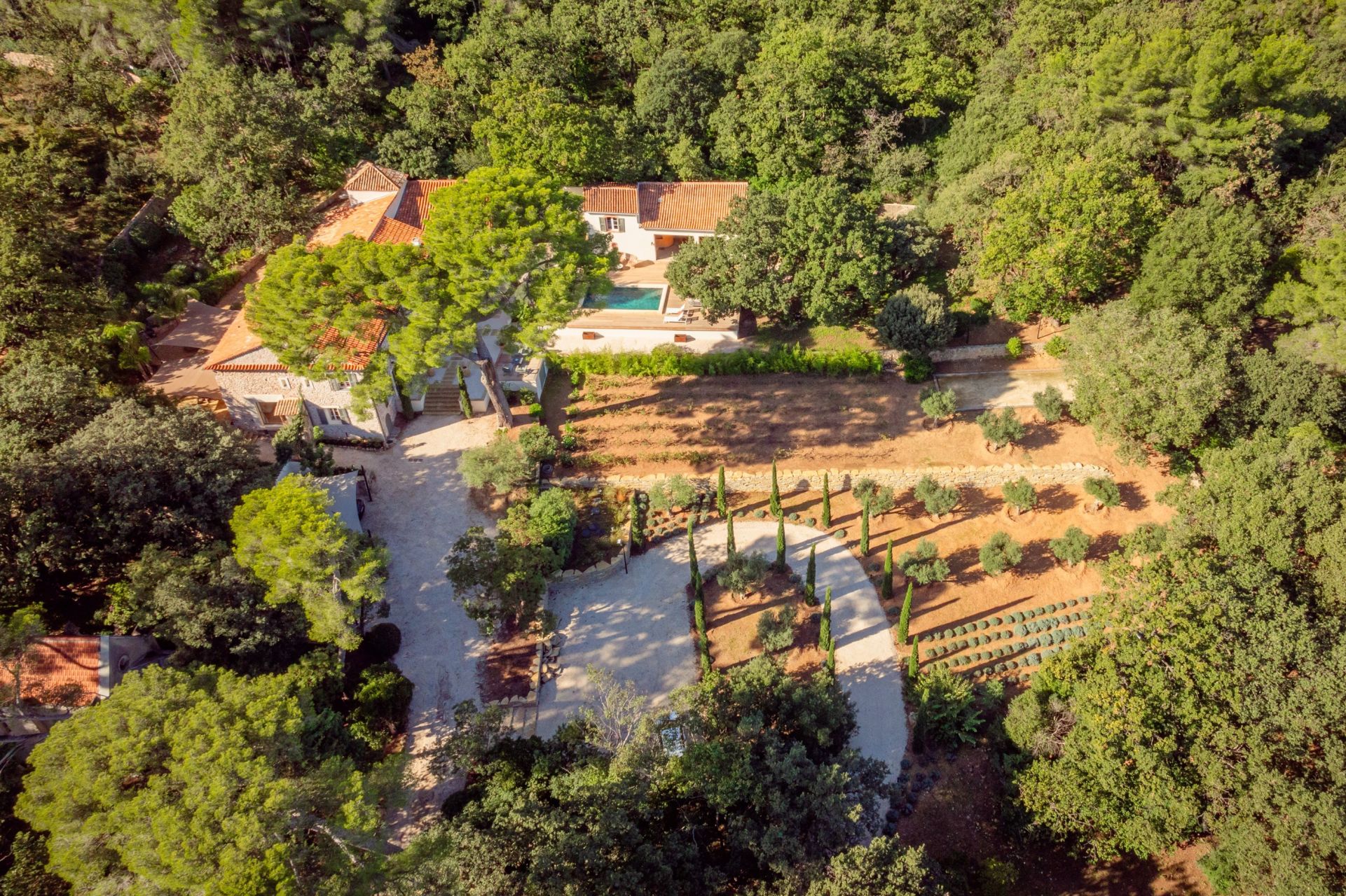 house 10 Rooms for sale on HYERES (83400)