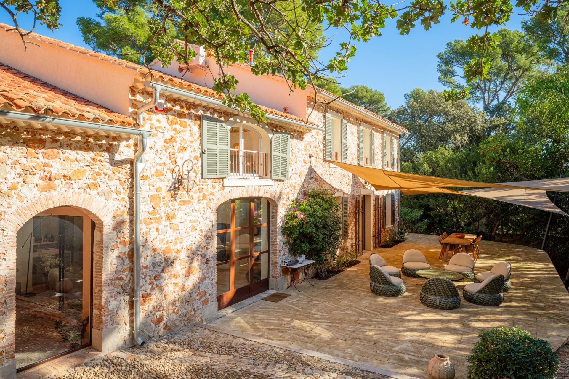 house 10 Rooms for sale on HYERES (83400)