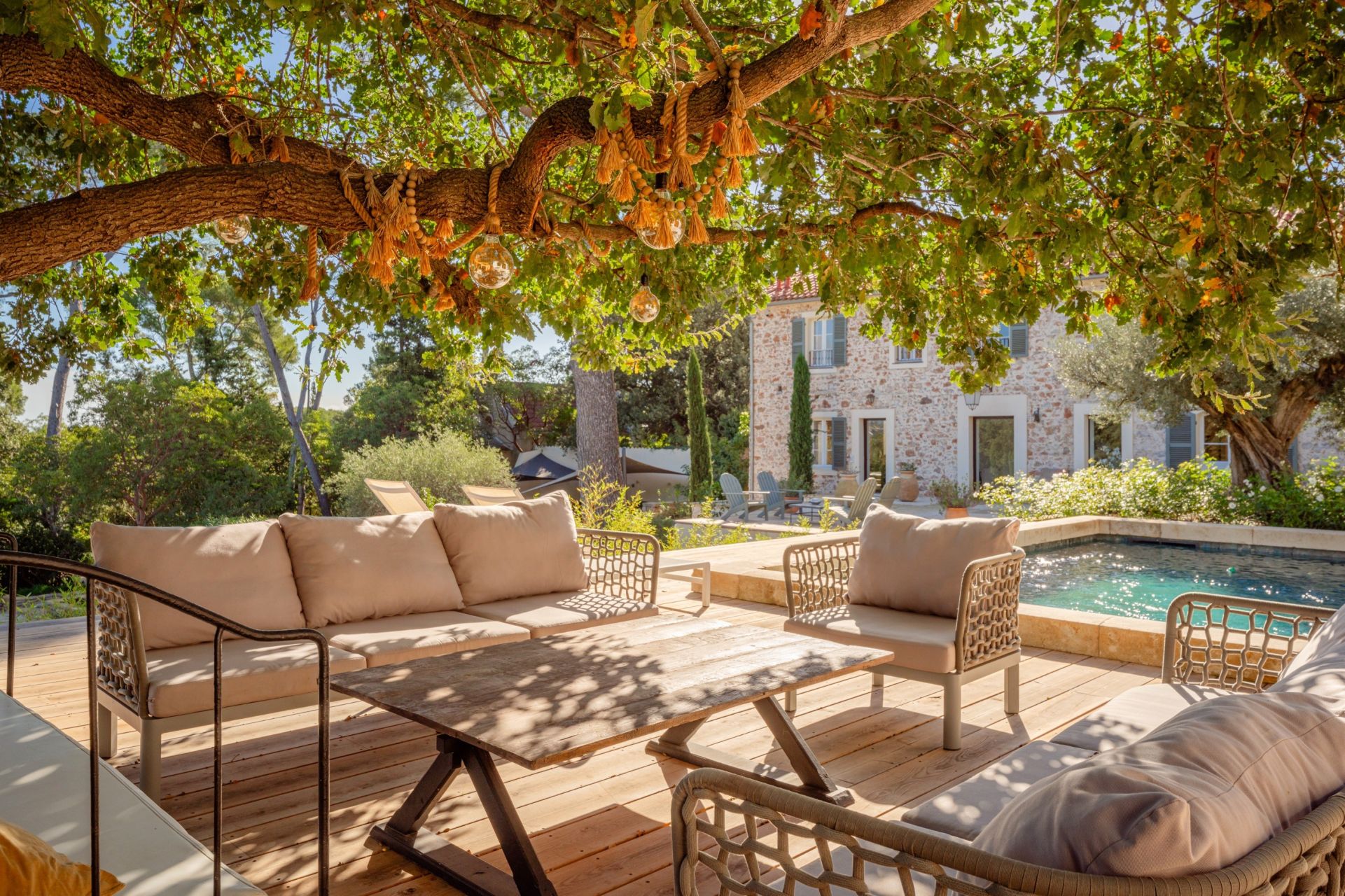 house 10 Rooms for sale on HYERES (83400)